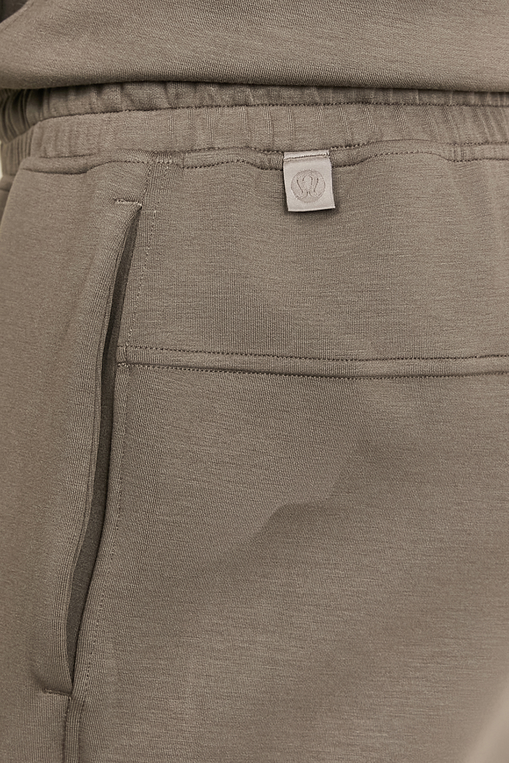 תמונת תקריב דוגמן של Smooth Spacer Classic-Fit Cargo Pant LULULEMON