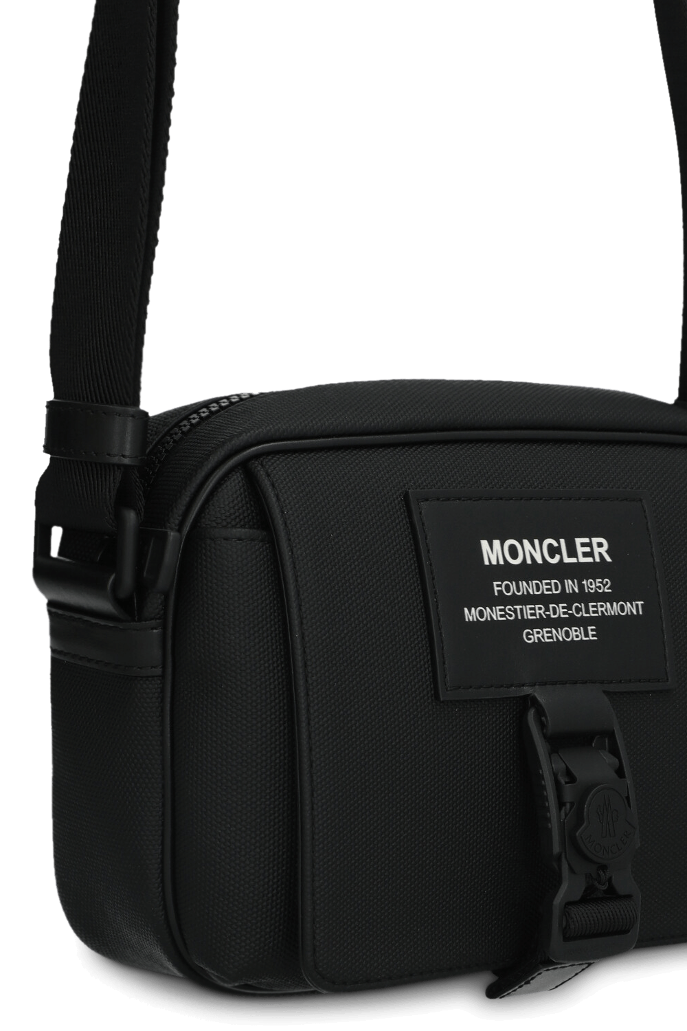 תמונת תקריב של תיק קרוסבודי MONCLER