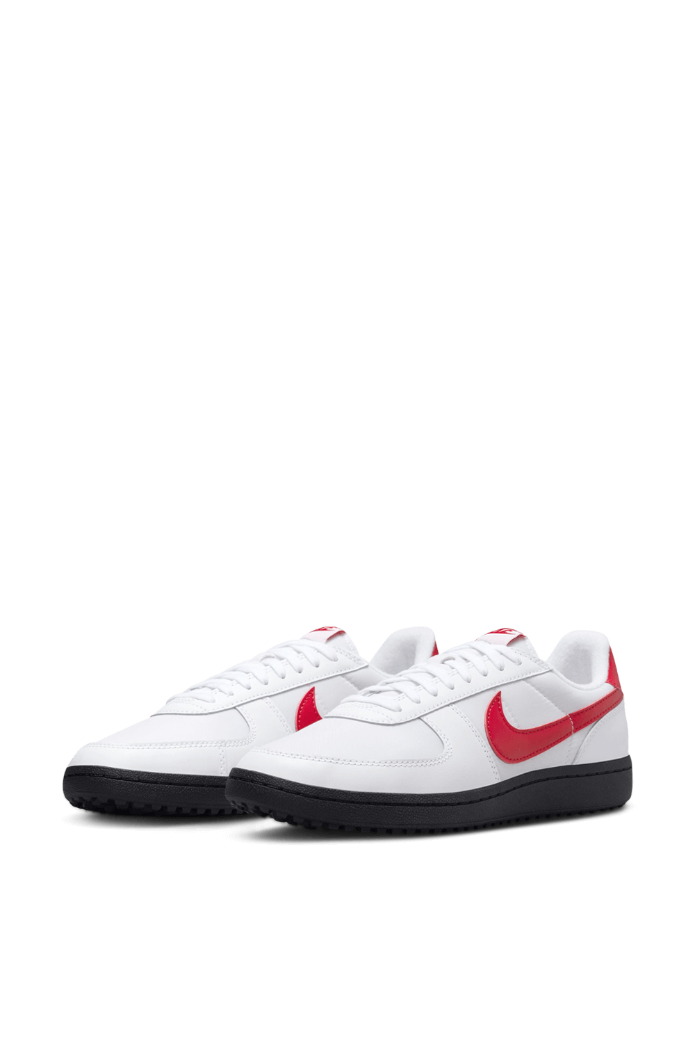 תמונת תקריב של נעלי סניקרס פיילד ג'נרל 82 NIKE