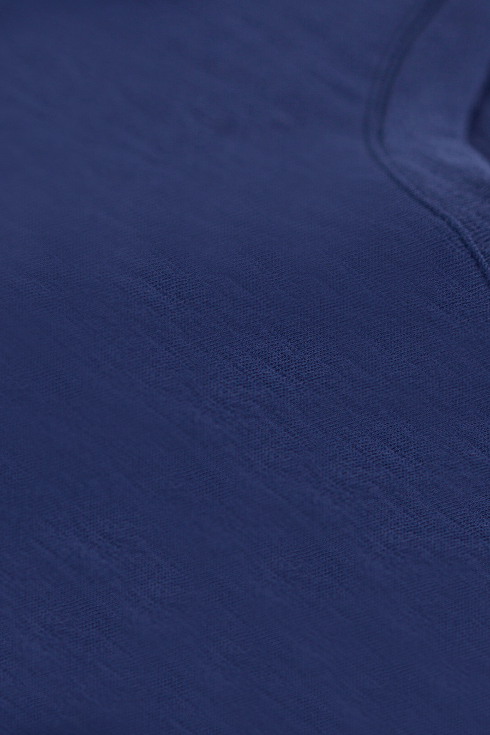 תמונת תקריב של חולצת טי PETIT BATEAU