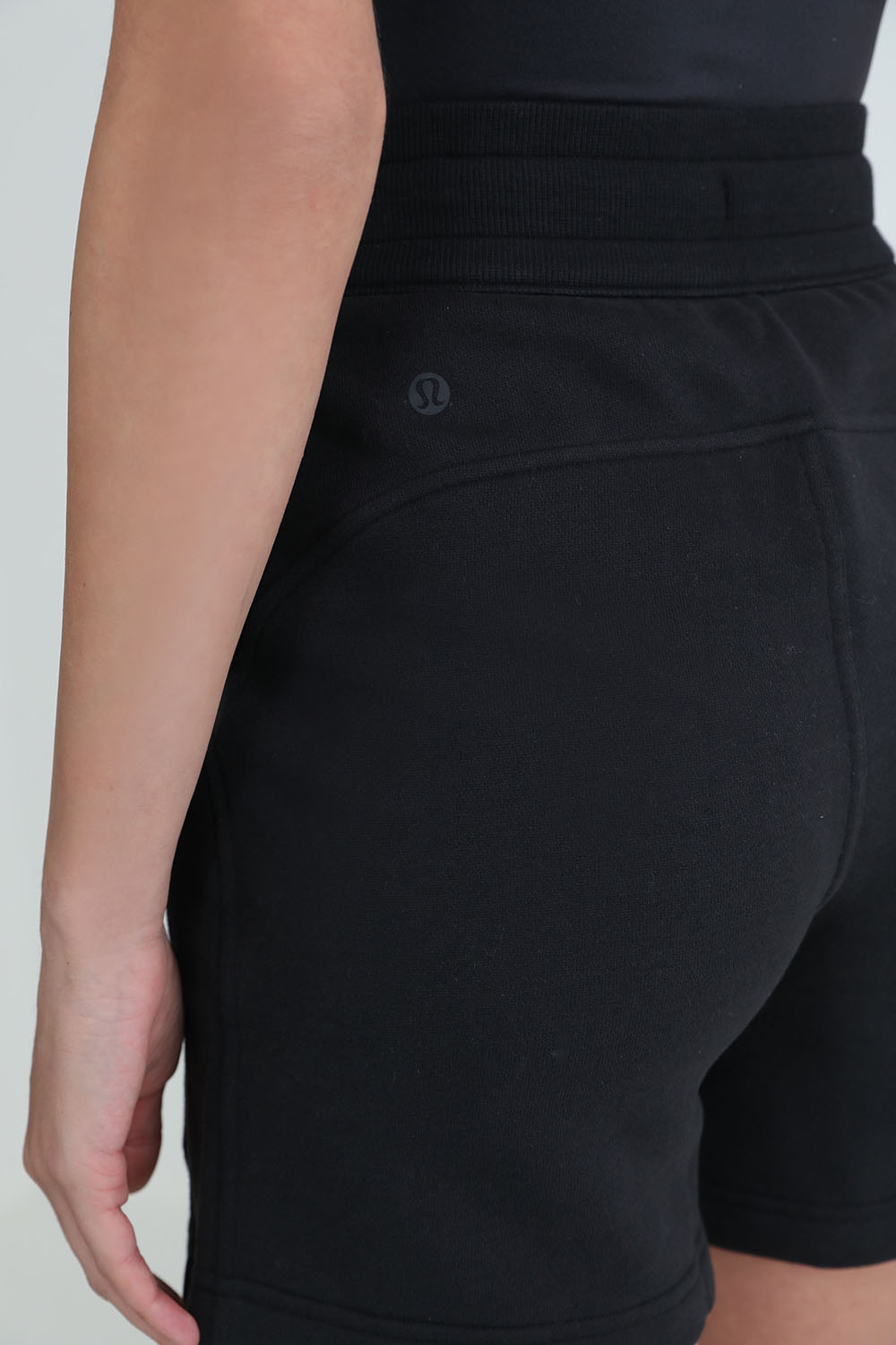 תמונת תקריב דוגמן של Scuba High-Rise Short 5