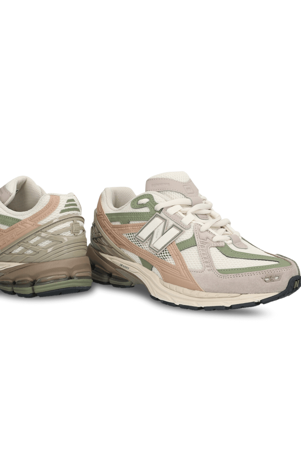 תמונת תקריב של נעלי ריצה 1906 NEW BALANCE