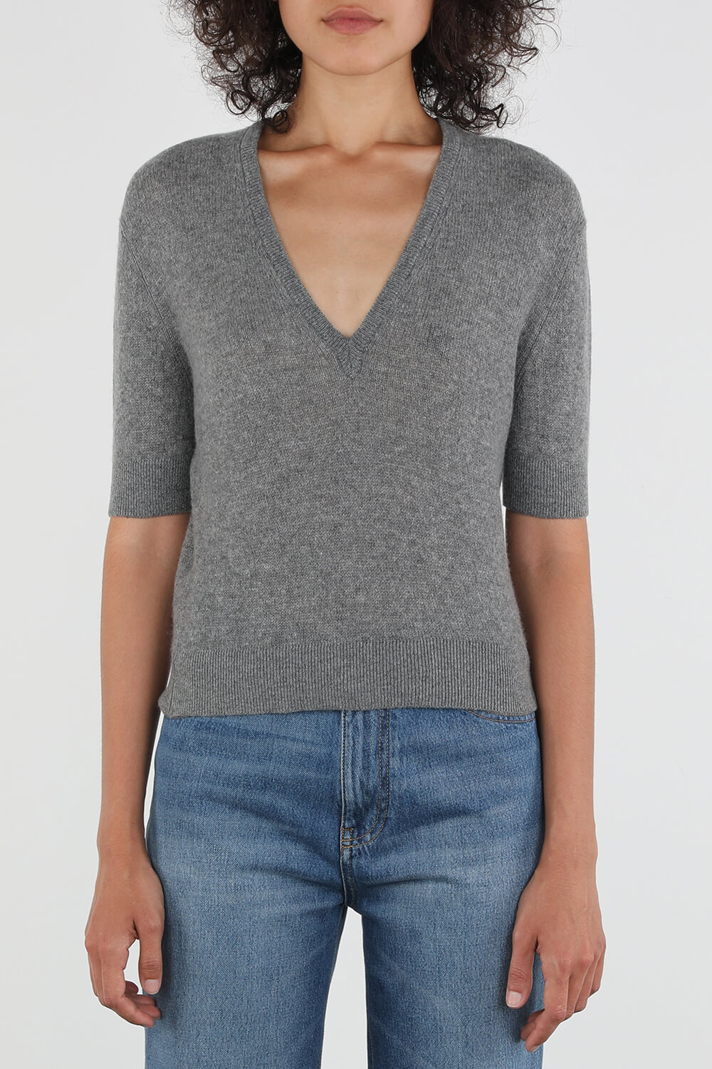תמונת דוגמן קידמית של The Sierra Sweater in Grey