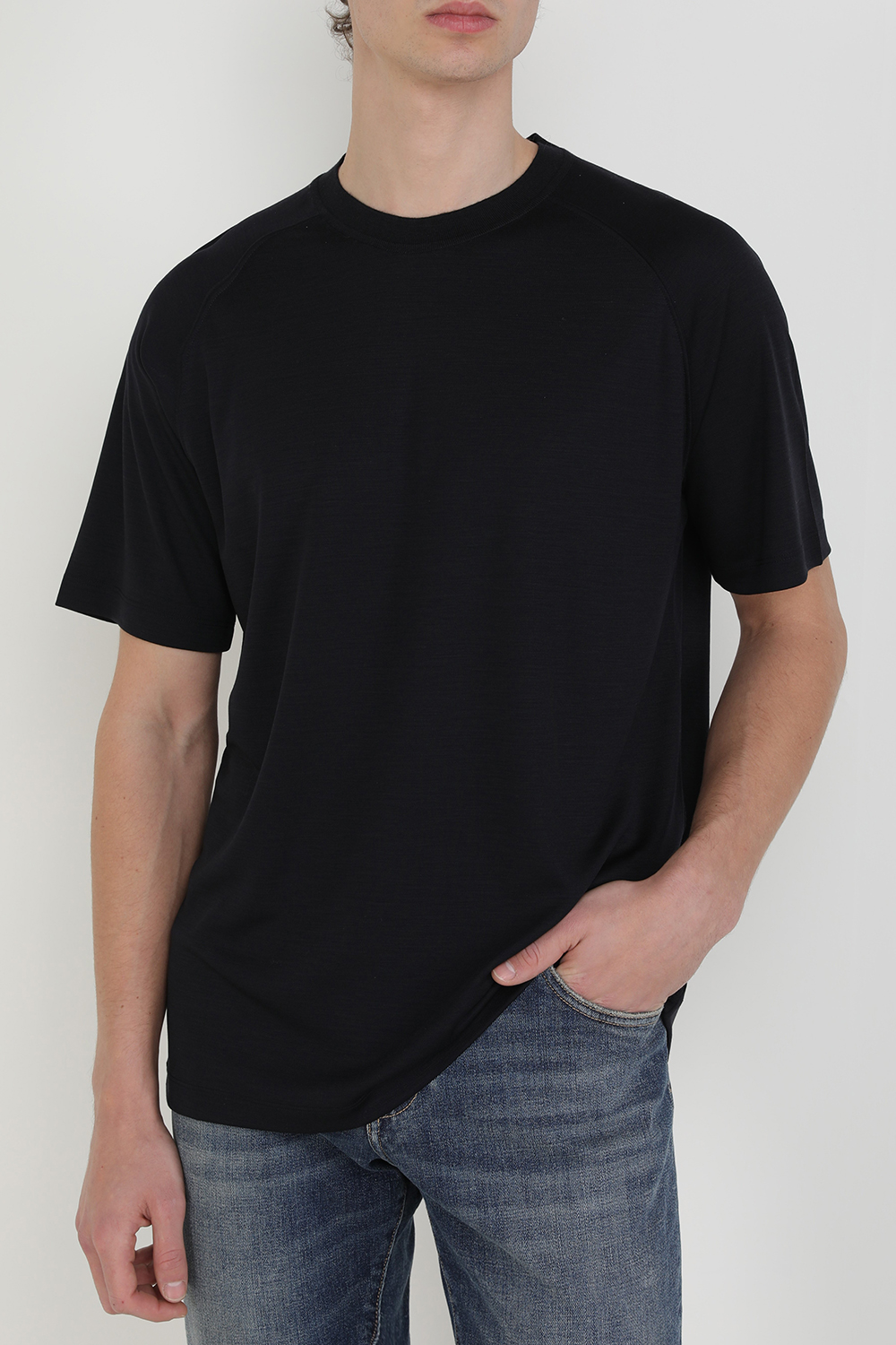 תמונת דוגמן קידמית של חולצת טי ZEGNA