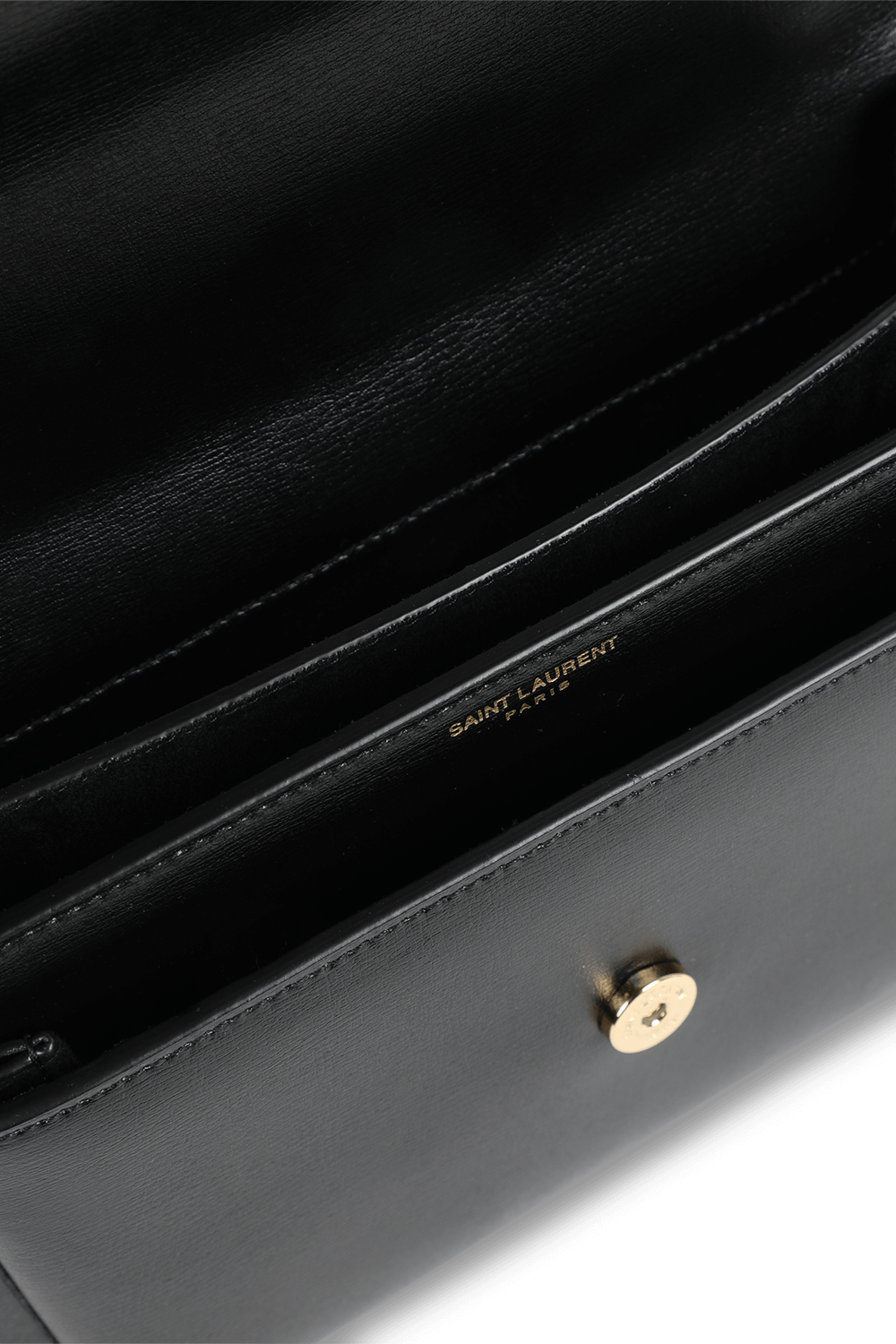 תמונת פנים של תיק סאנסט מעור עם שרשרת זהובה SAINT LAURENT