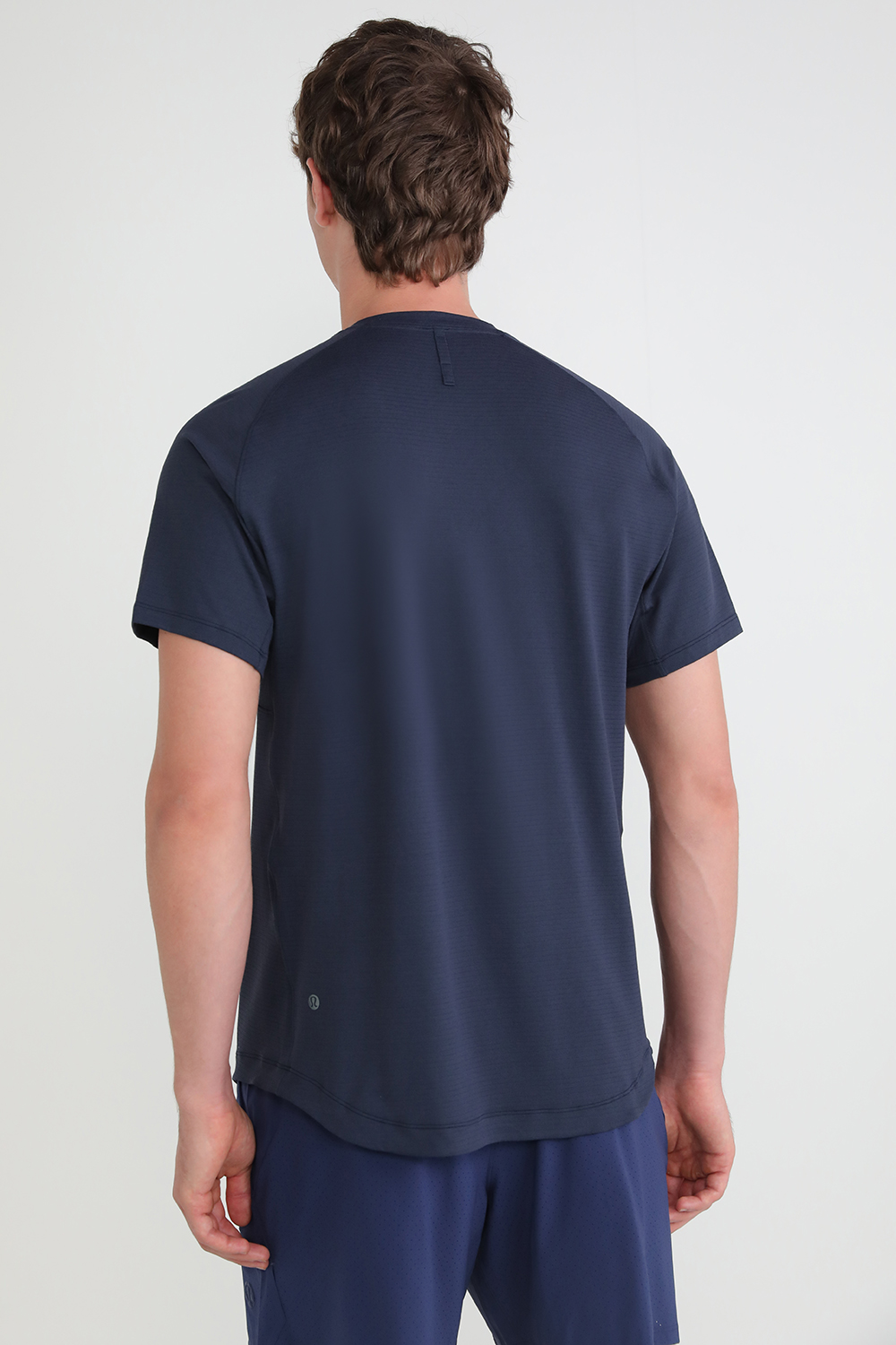 תמונת דוגמן אחורית של License to Train Short Sleeve