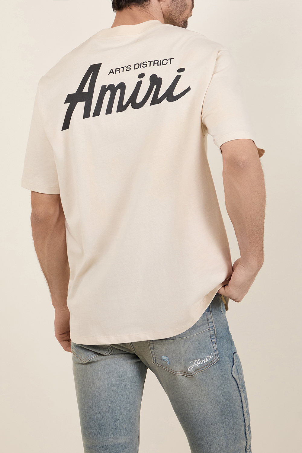 תמונת דוגמן אחורית של חולצת טי AMIRI