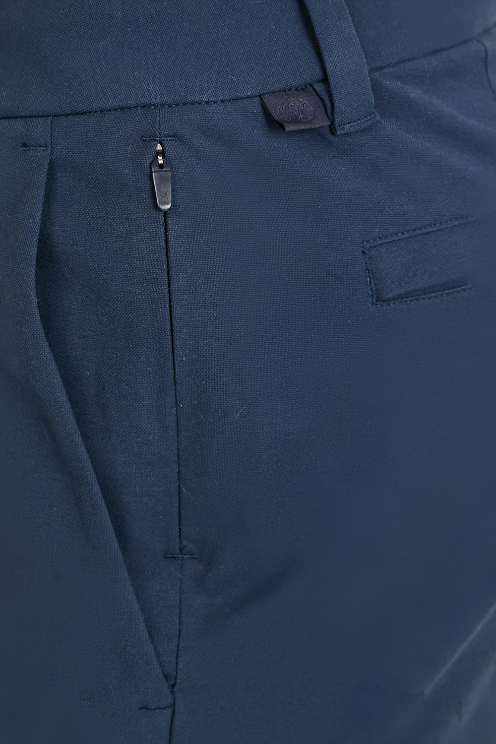 תמונת תקריב דוגמן של ABC Classic-Fit Trouser 32''L VersaTwill LULULEMON