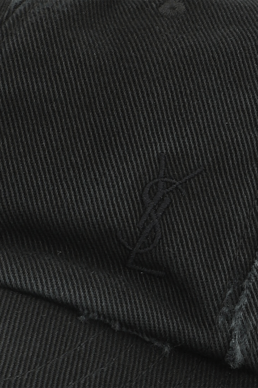 תמונת תקריב של כובע מצחייה דנים SAINT LAURENT