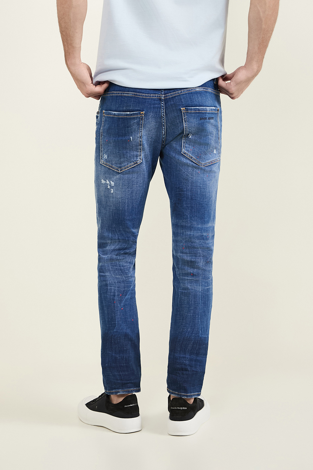 תמונת דוגמן אחורית של מכנסי ג'ינס DSQUARED2