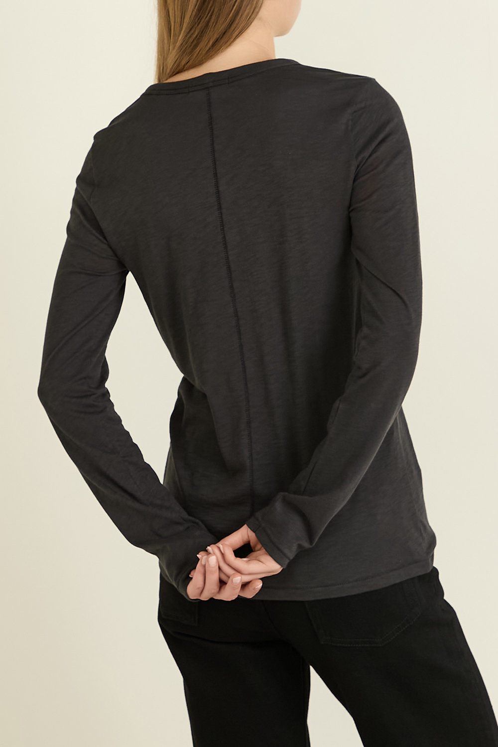 תמונת דוגמן אחורית של חולצת טי ארוכה RAG & BONE