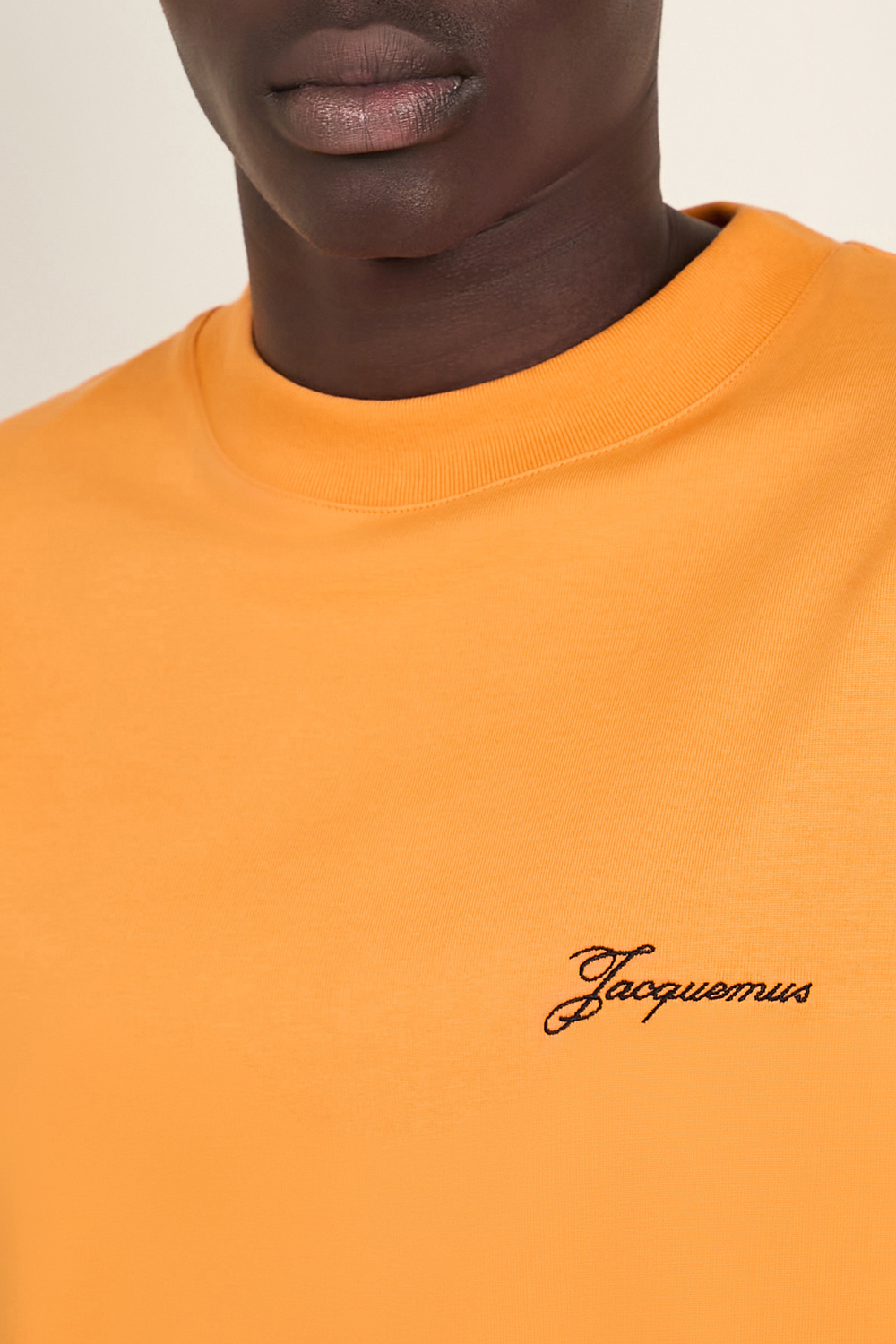 תמונת דוגמן אחורית של חולצת טי JACQUEMUS