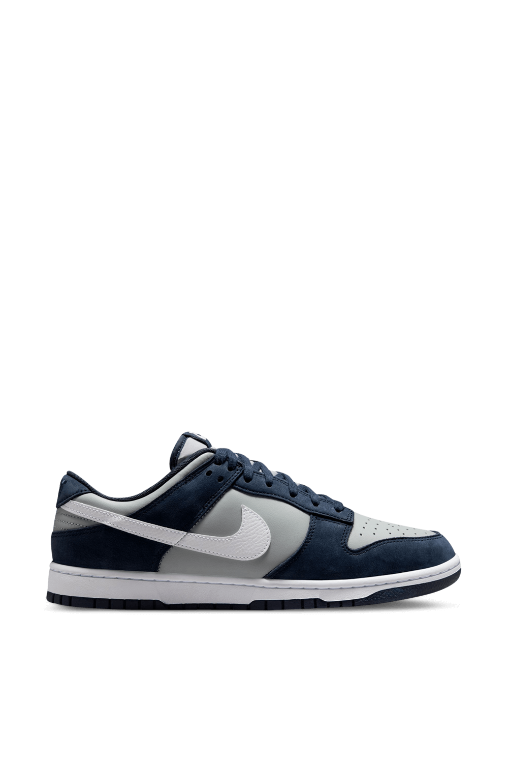 תמונה קידמית של נעלי סניקרס NIKE