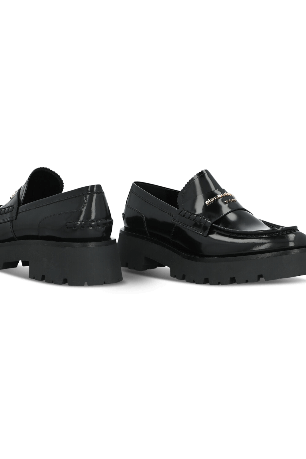 תמונת תקריב של נעלי מוקסינים ALEXANDER WANG