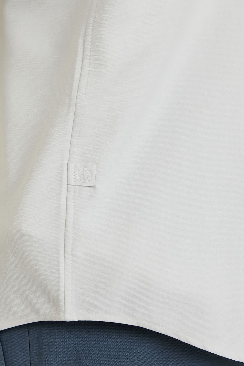 תמונת תקריב דוגמן של New Venture Classic-Fit Long-Sleeve Shirt LULULEMON