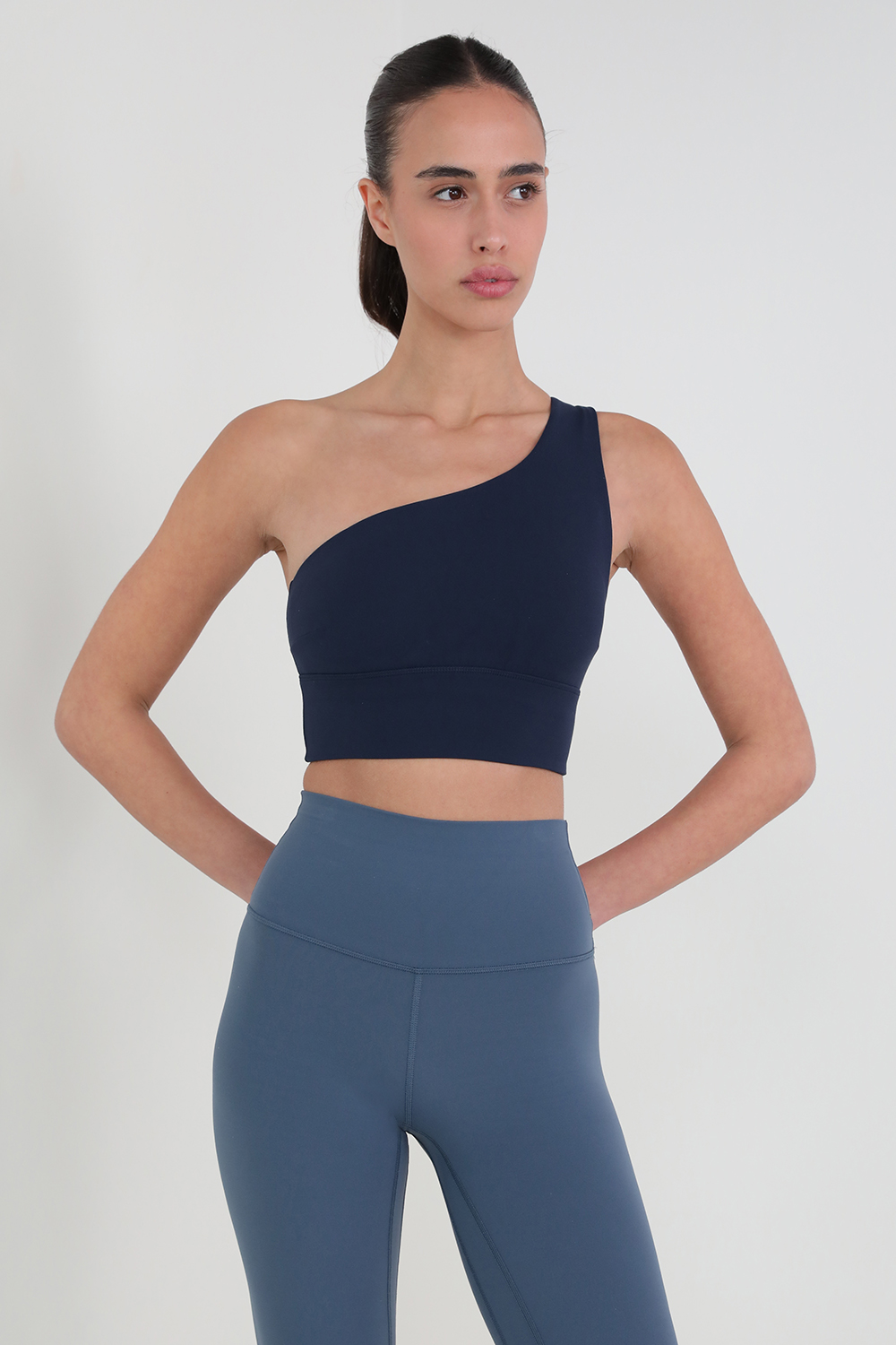 תמונת דוגמן קידמית של Align™ Asymmetrical Bra, C/D Cup LULULEMON