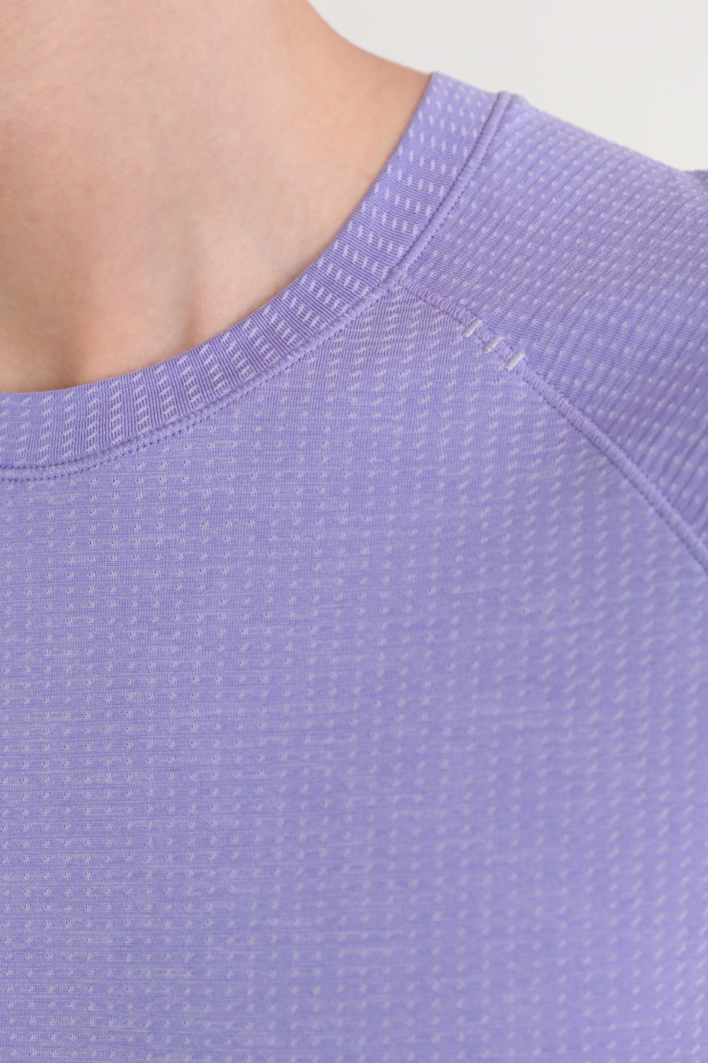 תמונת תקריב דוגמן של Metal Vent Tech Short-Sleeve