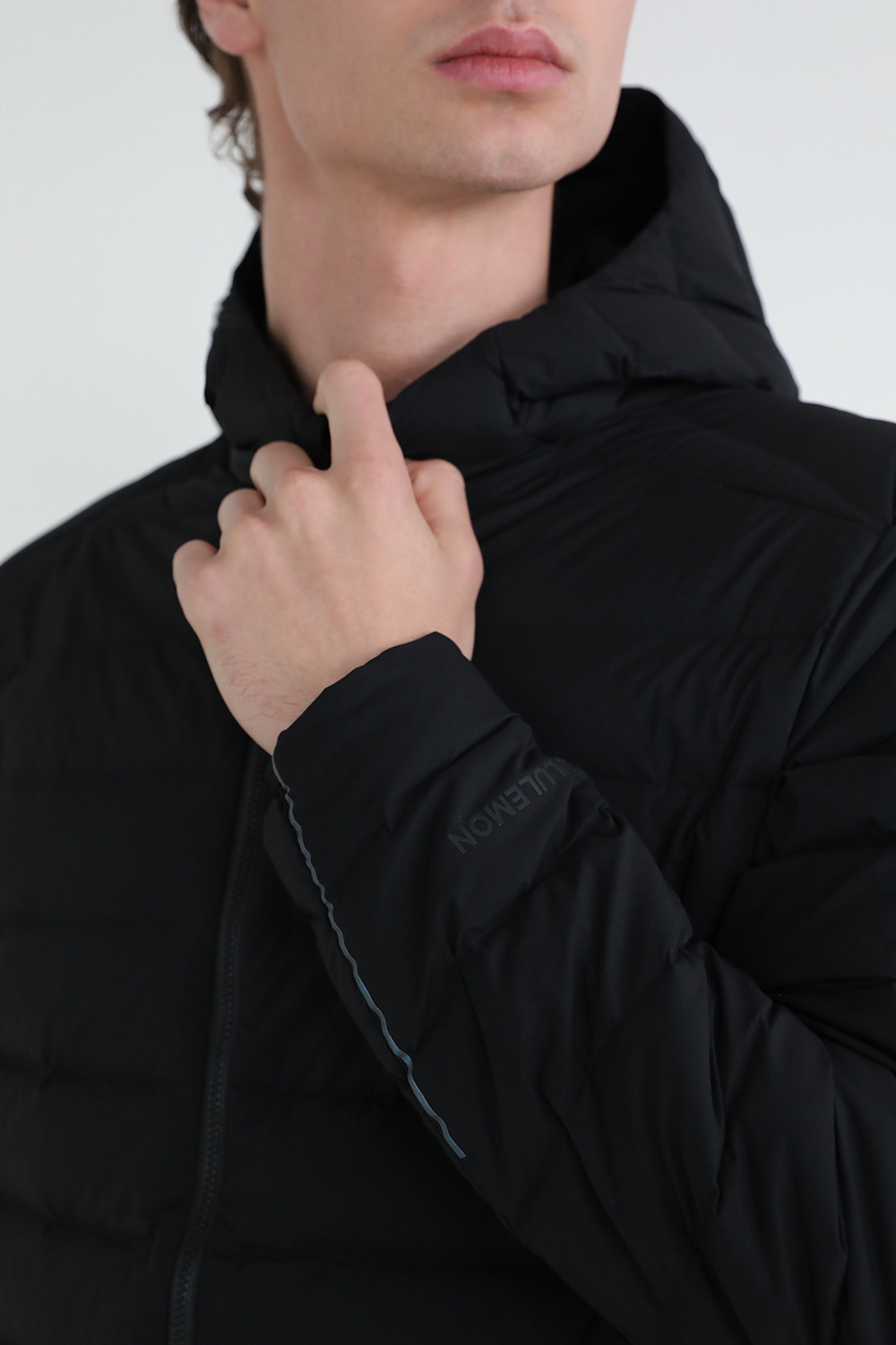 תמונת תקריב דוגמן של Navigation Down Hoodie