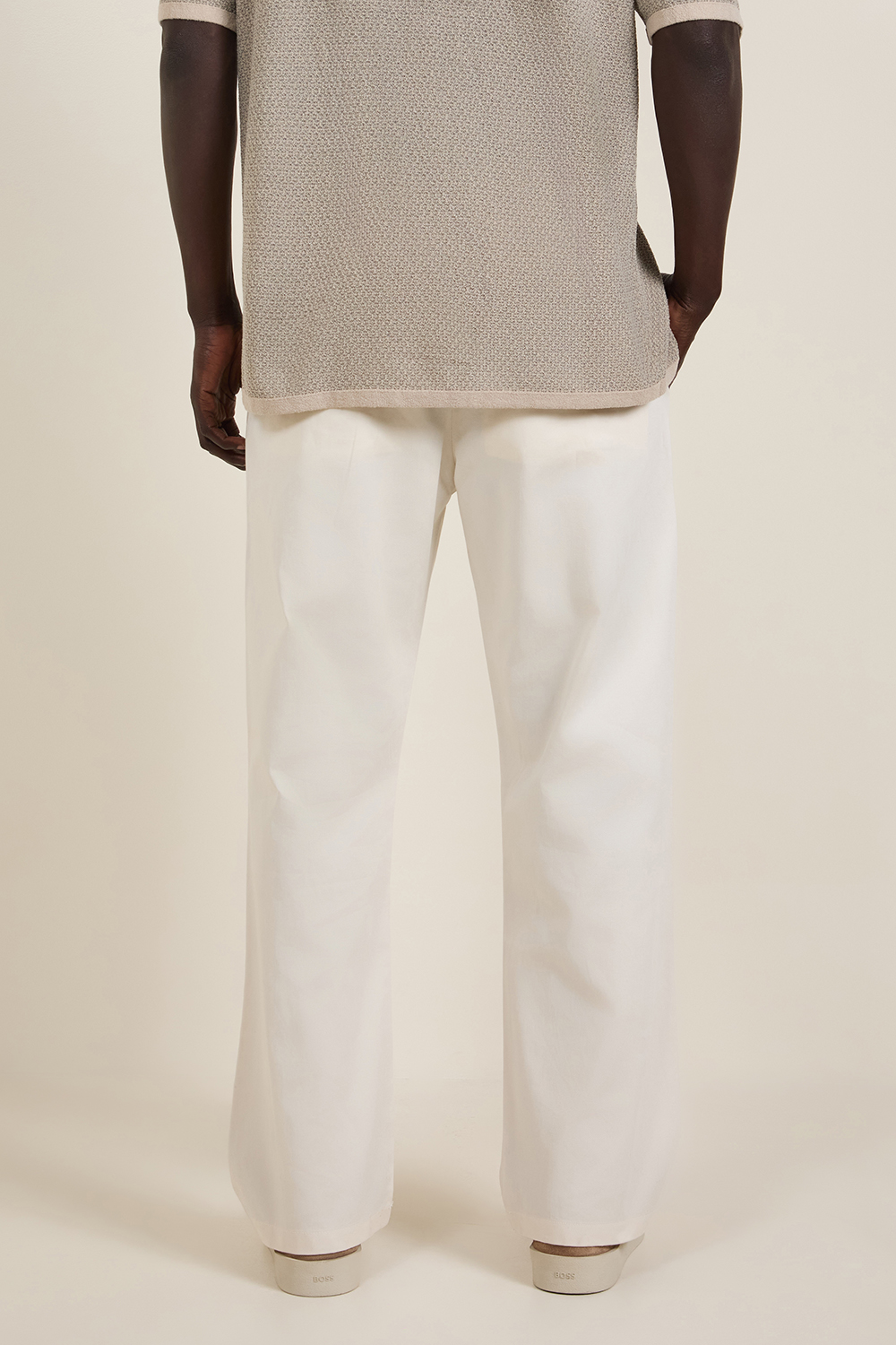 תמונת דוגמן אחורית של מכנסי צ'ינו RAG & BONE