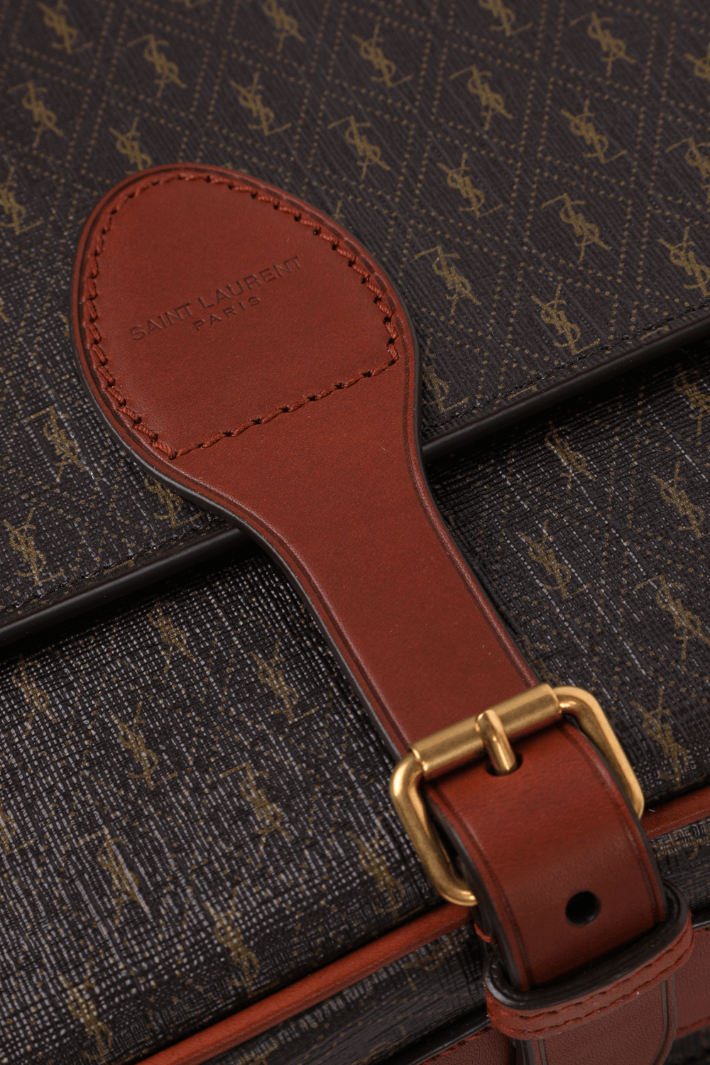 תמונת פנים של תיק צד מונוגרמי מעור בצבע חום SAINT LAURENT