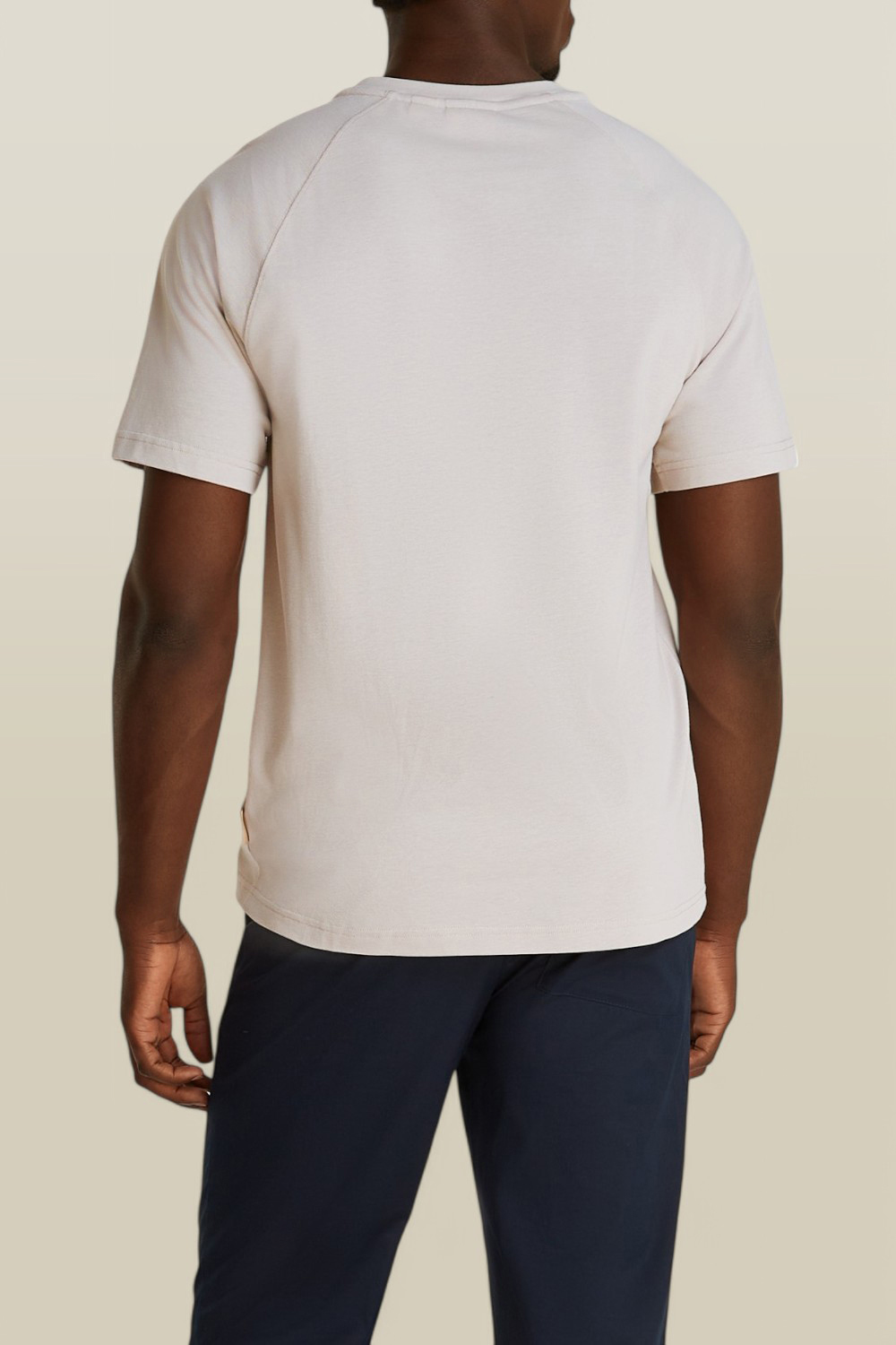 תמונת דוגמן אחורית של חולצת טי CALVIN KLEIN