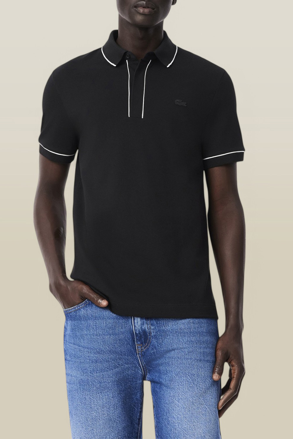 תמונת דוגמן קידמית של חולצת פולו LACOSTE