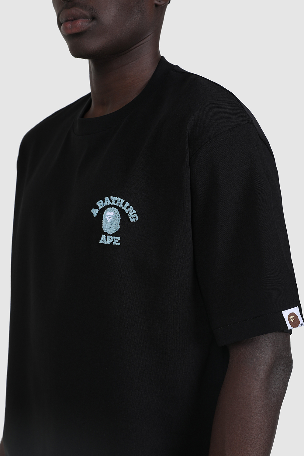 תמונת דוגמן אחורית של חולצת טי BAPE