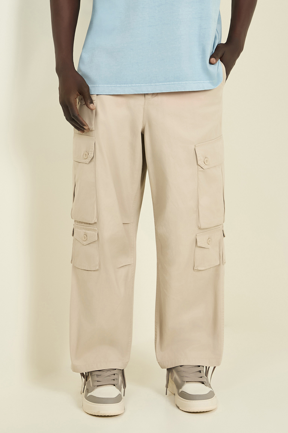 תמונת דוגמן קידמית של מכנסי קרגו CARHARTT WIP