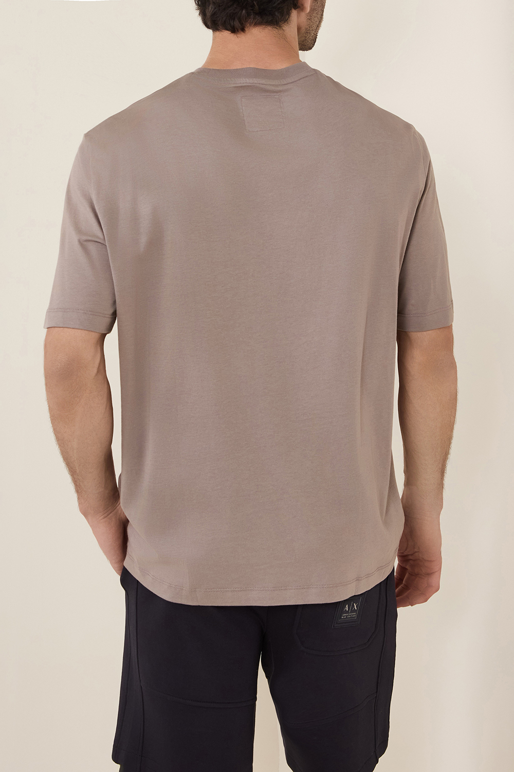תמונת דוגמן אחורית של חולצת טי ARMANI EXCHANGE
