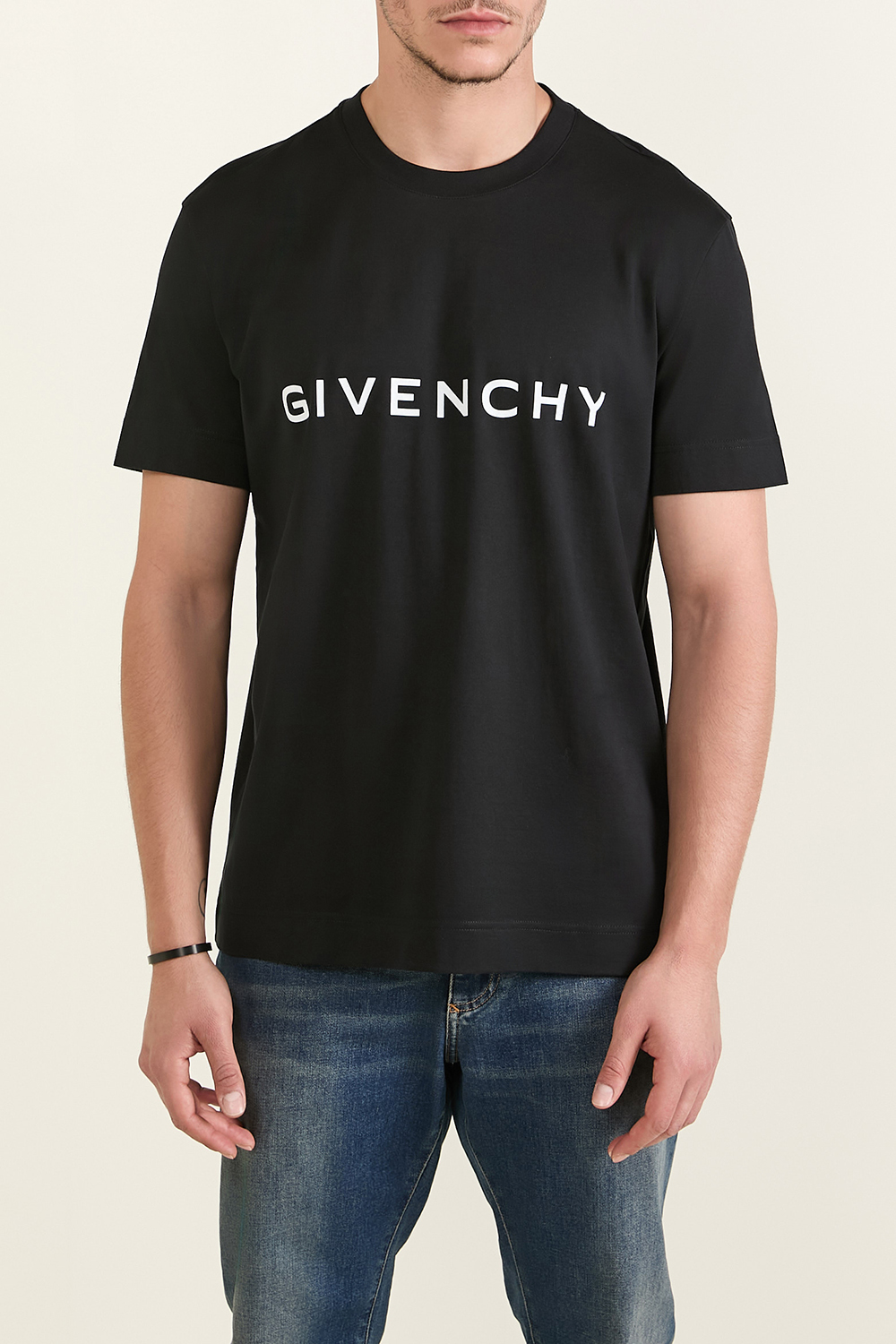 תמונת דוגמן קידמית של חולצת טי סלים פיט GIVENCHY