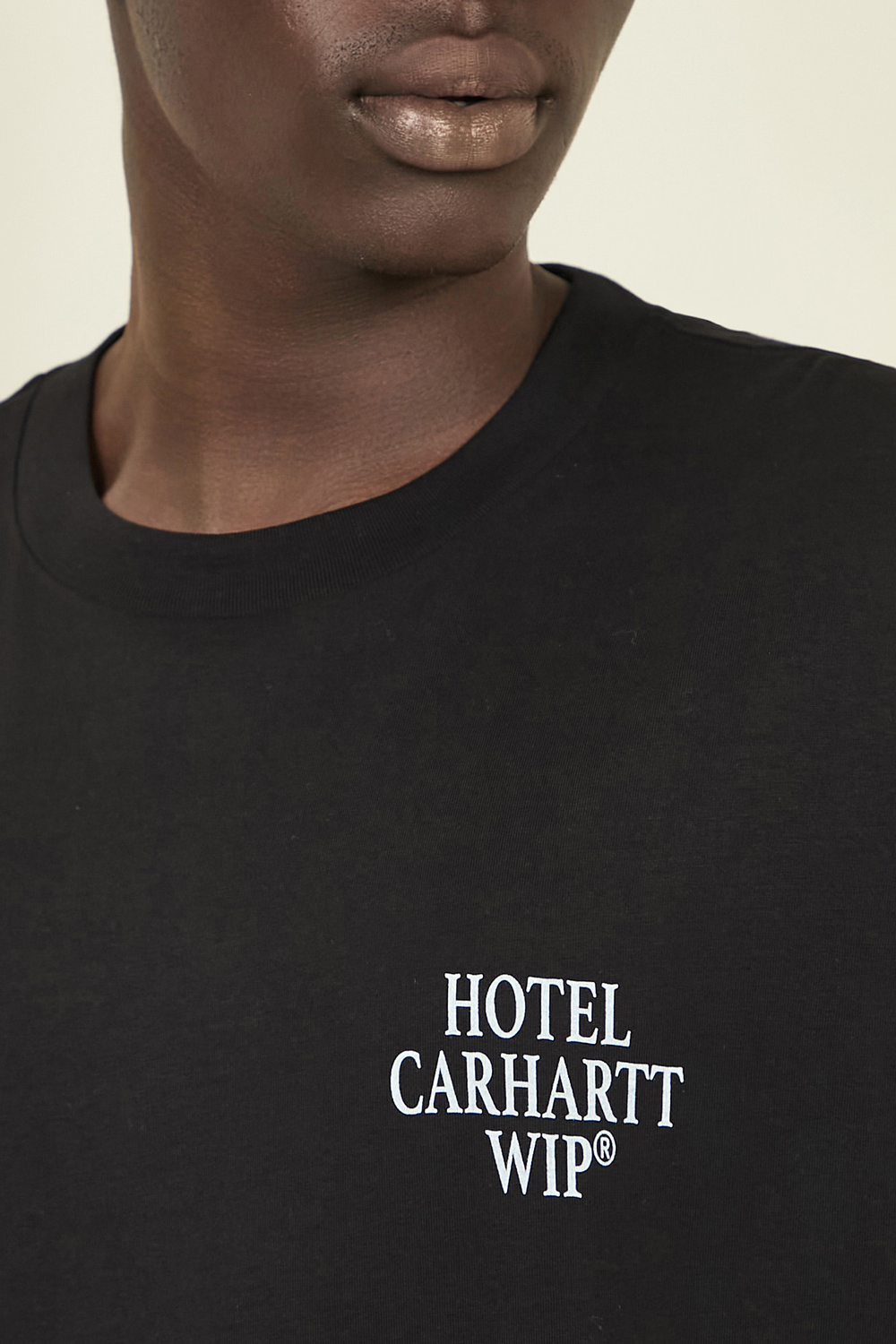 תמונת דוגמן אחורית של חולצת טי עם הדפס בגב CARHARTT WIP