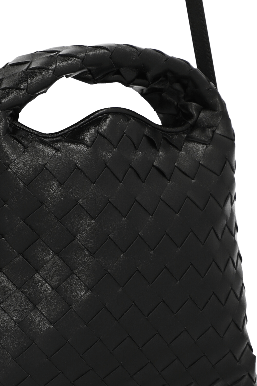 תמונת תקריב של תיק הופ בגודל מיני BOTTEGA VENETA