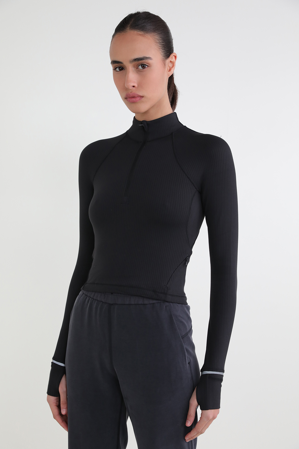 תמונת דוגמן קידמית של It`s Rulu Ribbed Cropped Half Zip LULULEMON