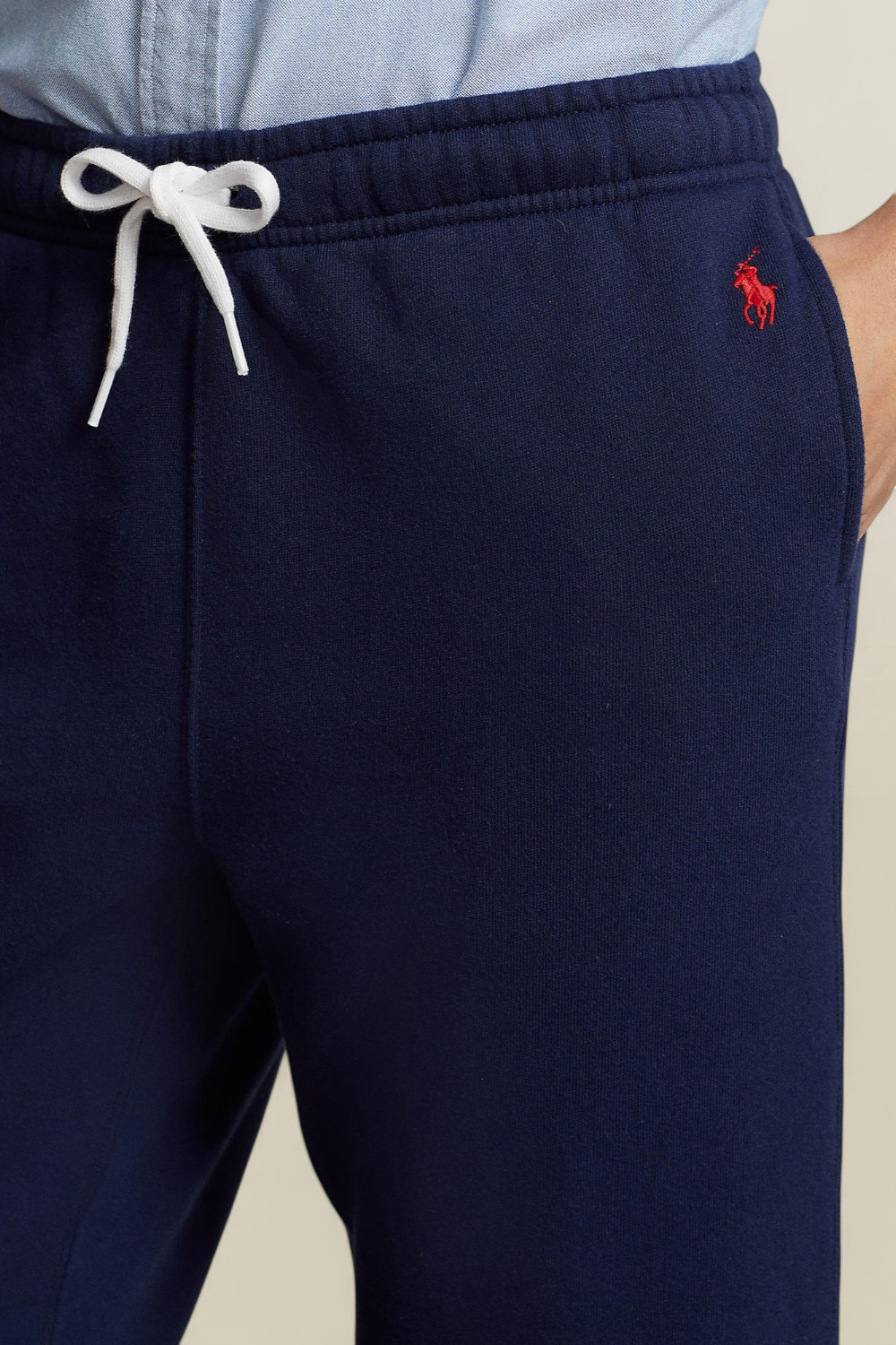 תמונת תקריב דוגמן של מכנסי ג'וג POLO RALPH LAUREN