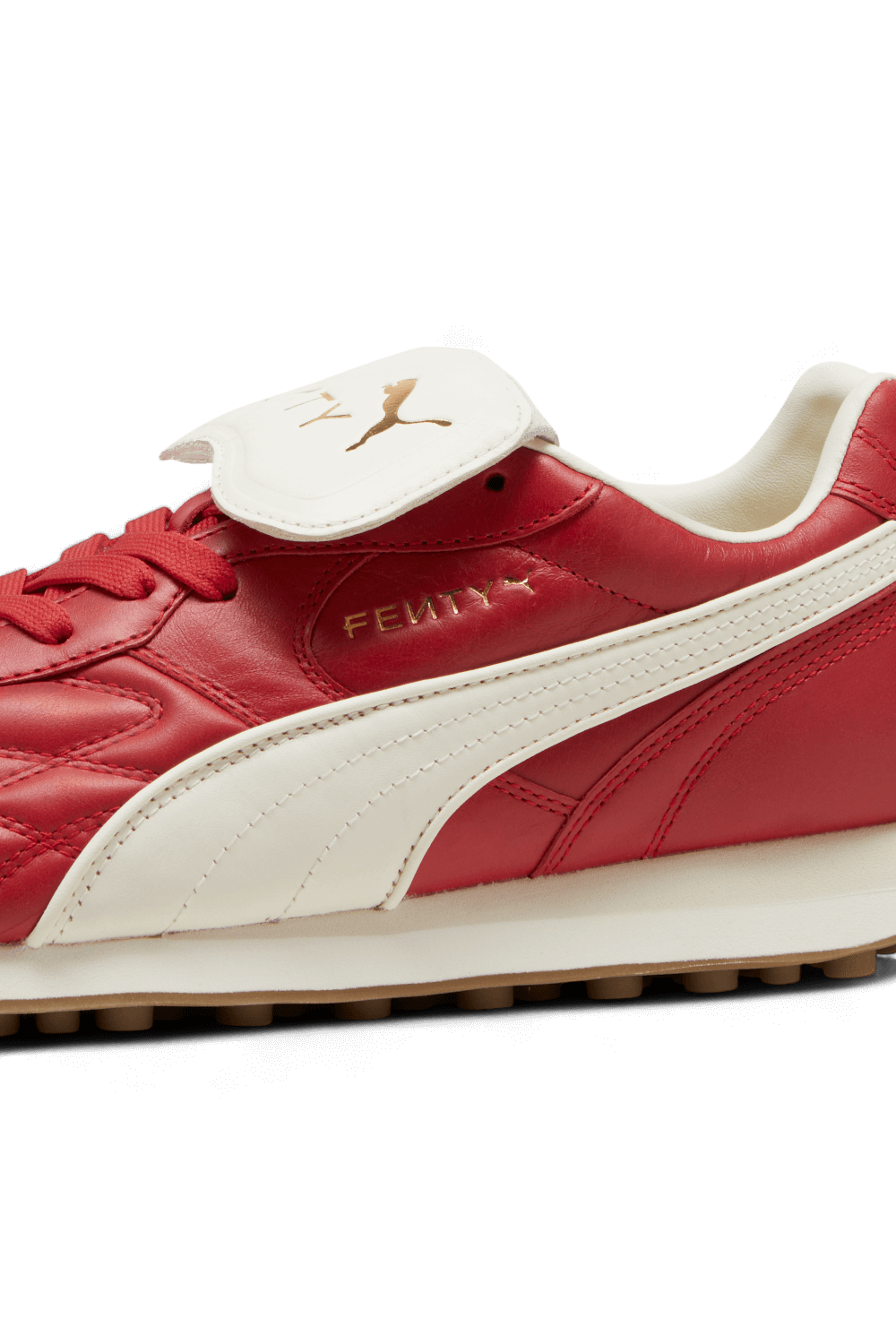תמונת תקריב של פנטי אוונטי X נעלי סניקרס פומה PUMA