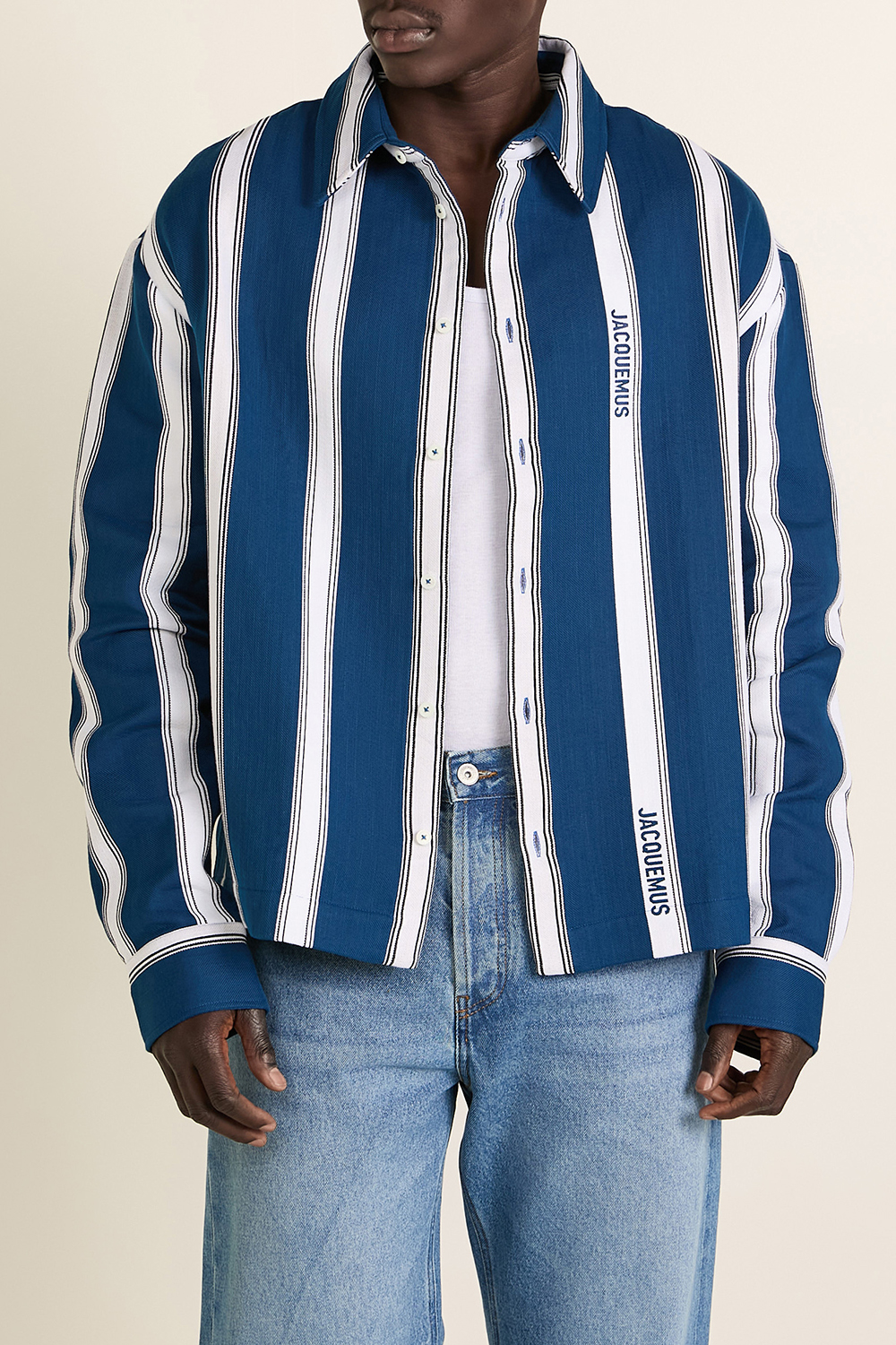 תמונת דוגמן קידמית של חולצת ז'קט JACQUEMUS