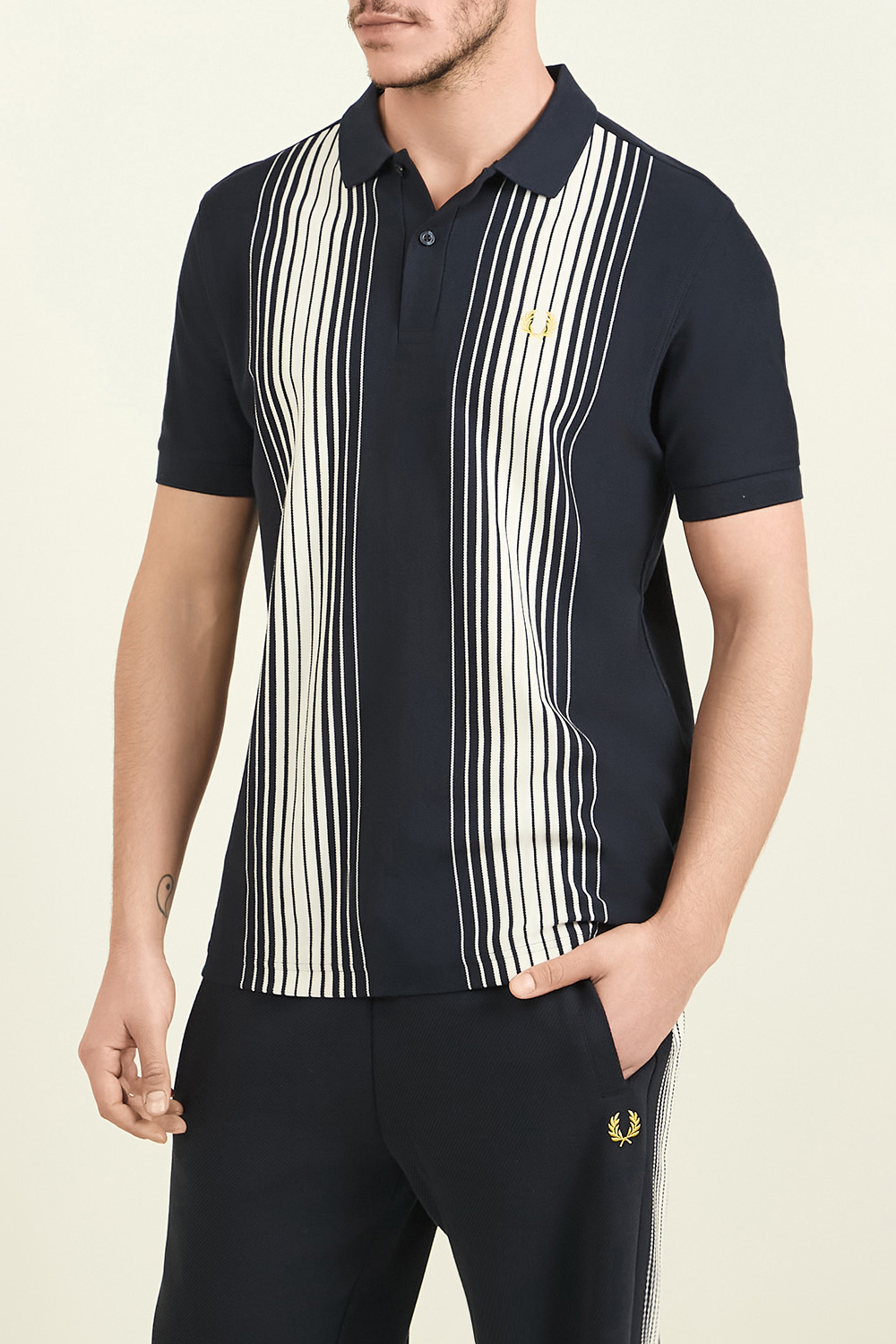 תמונת דוגמן קידמית של חולצת פולו קצרה FRED PERRY