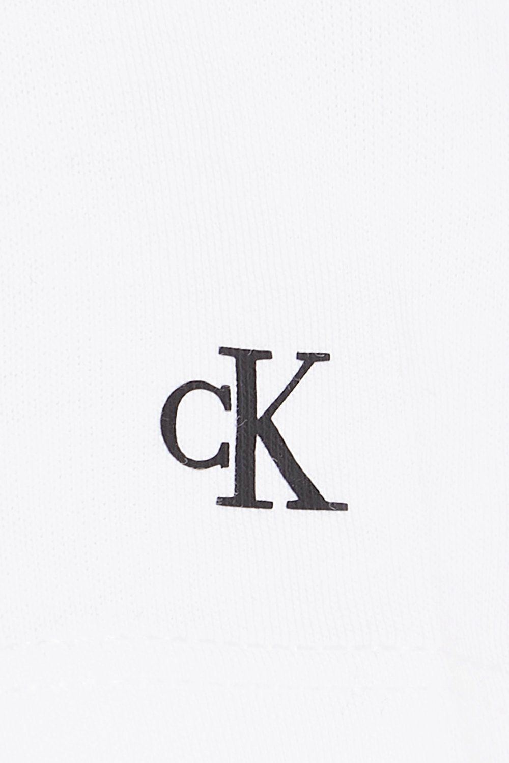 תמונת תקריב של חולצת טי מכותנה - גילאי 4-16 שנים CALVIN KLEIN