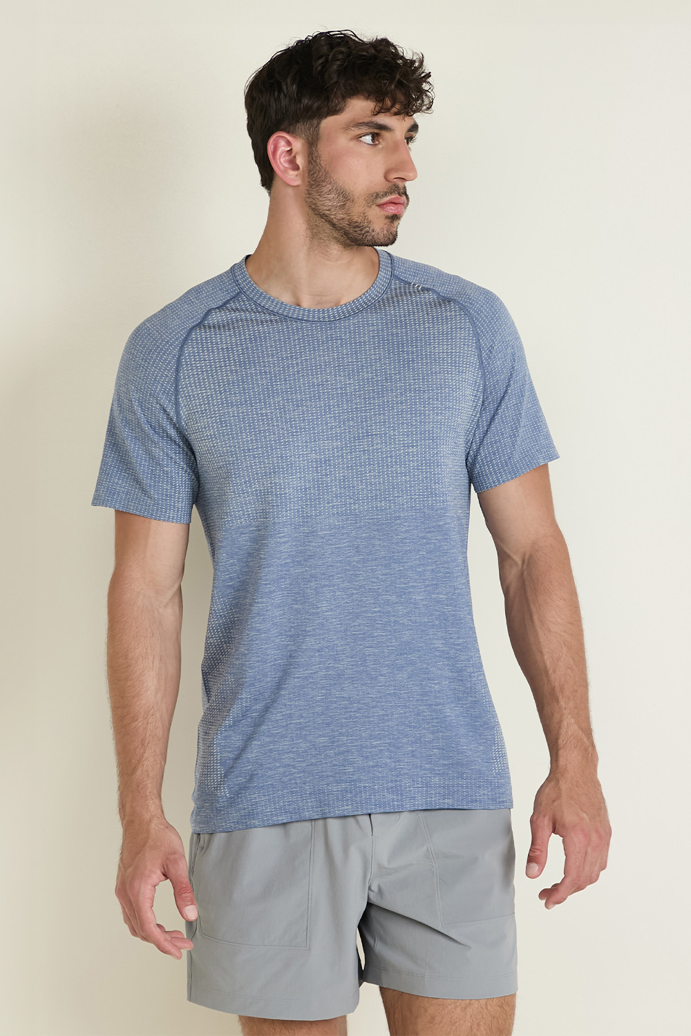 תמונת דוגמן קידמית של Metal Vent Tech Short Sleeve LULULEMON