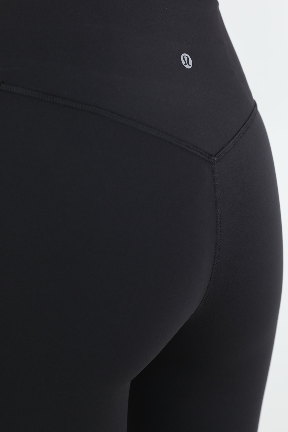 תמונת תקריב דוגמן של Align Asymmetrical-Waist Pant 25