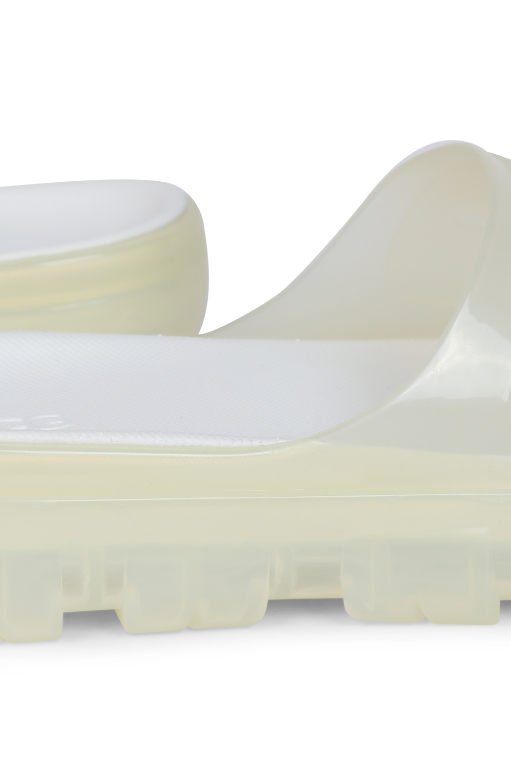 תמונת תקריב של כפכפי ג'לה סליידס UGG