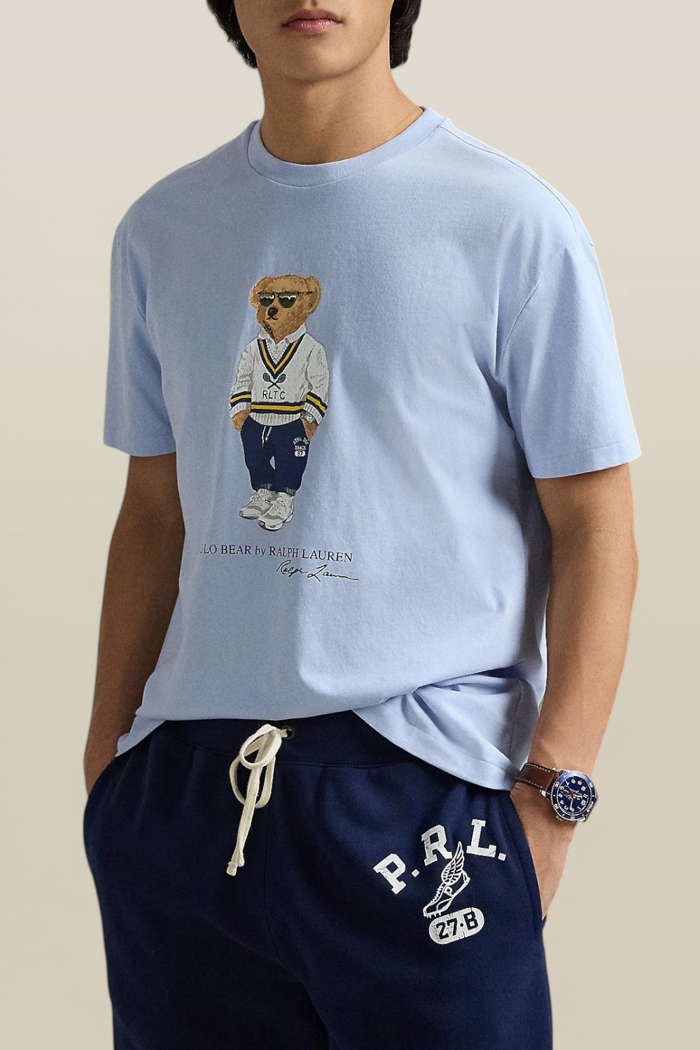 תמונת דוגמן קידמית של חולצת טי סלים פיט
