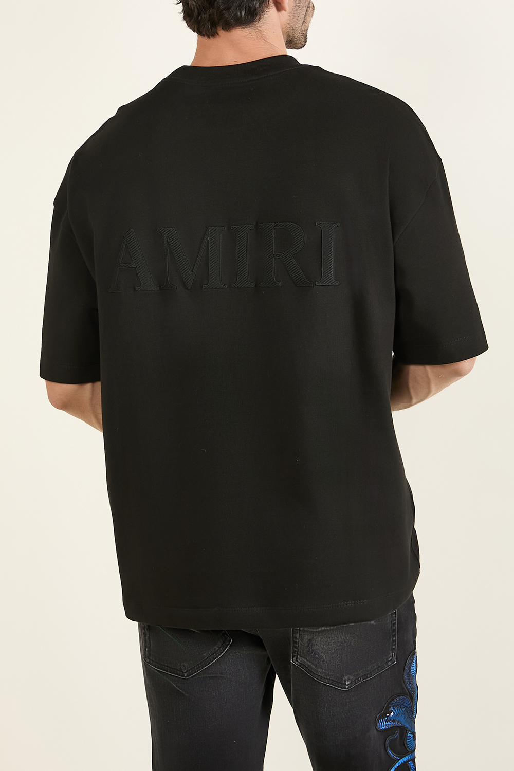 תמונת דוגמן אחורית של חולצת טי אוברסייז AMIRI