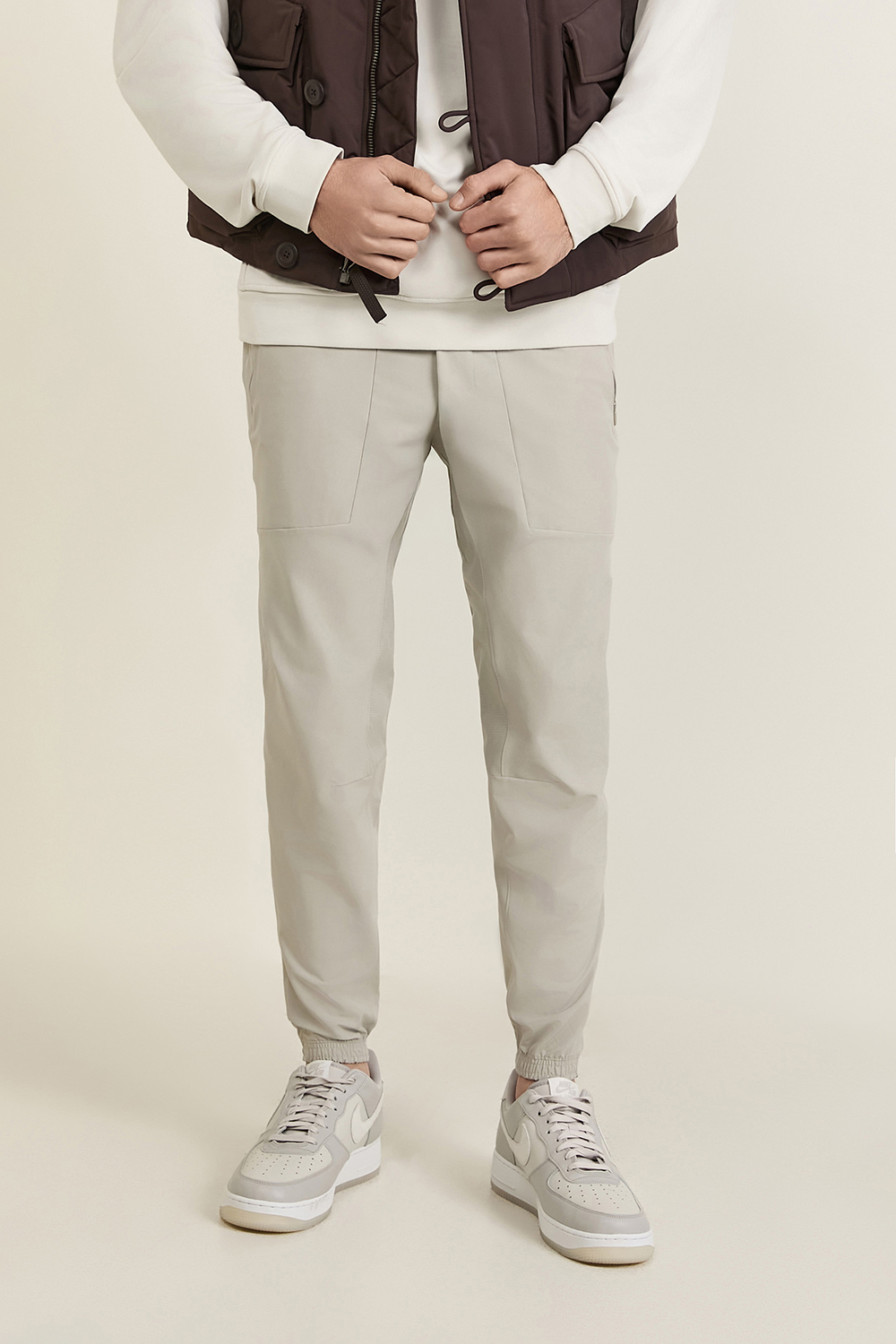 תמונת דוגמן קידמית של License to Train Jogger LULULEMON