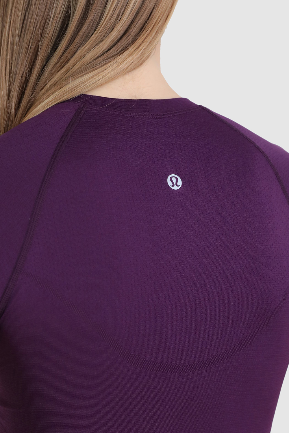 תמונת תקריב דוגמן של Swiftly Tech Cropped Short-Sleeve Shirt 2.0 LULULEMON