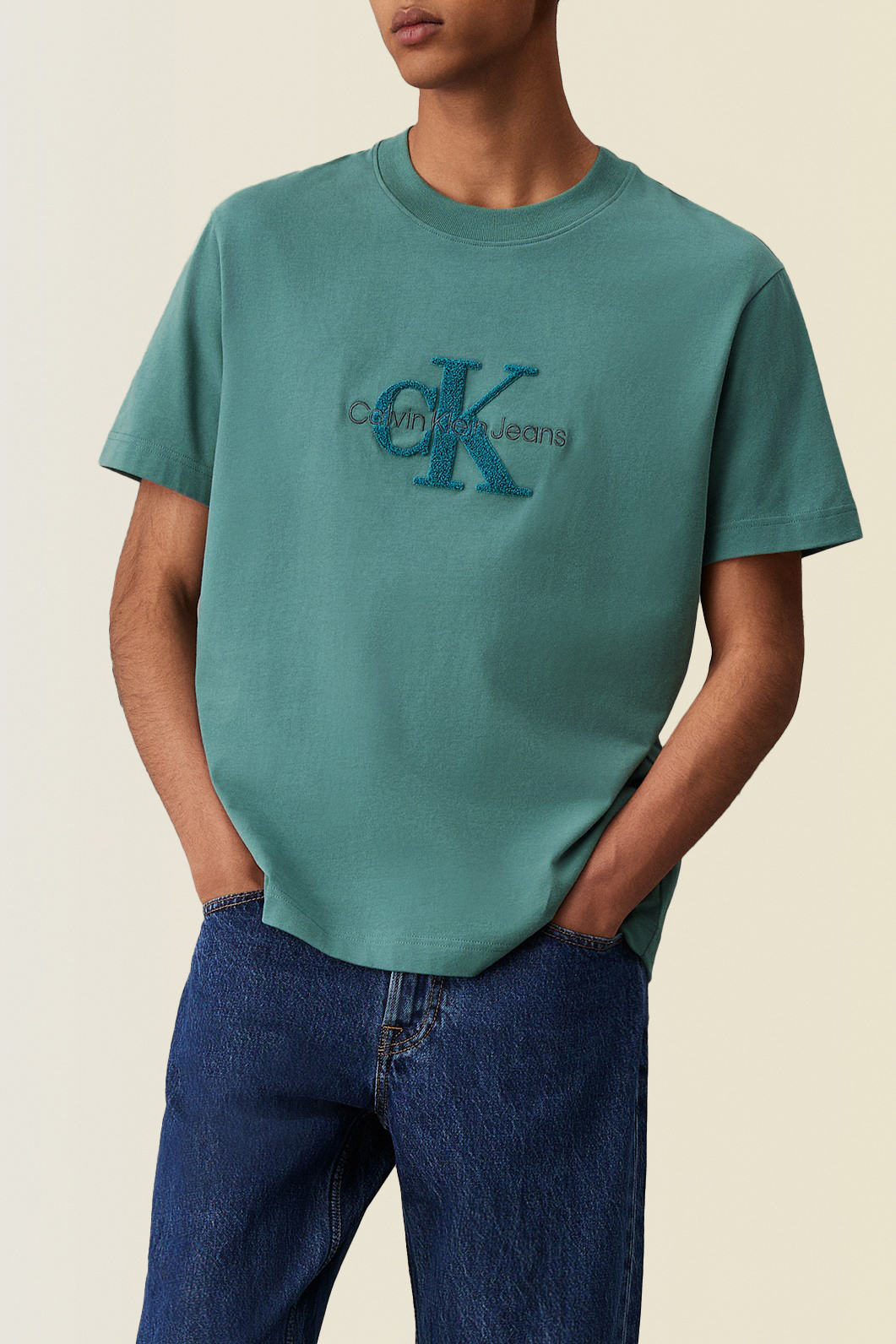 תמונת דוגמן קידמית של חולצת טי CALVIN KLEIN