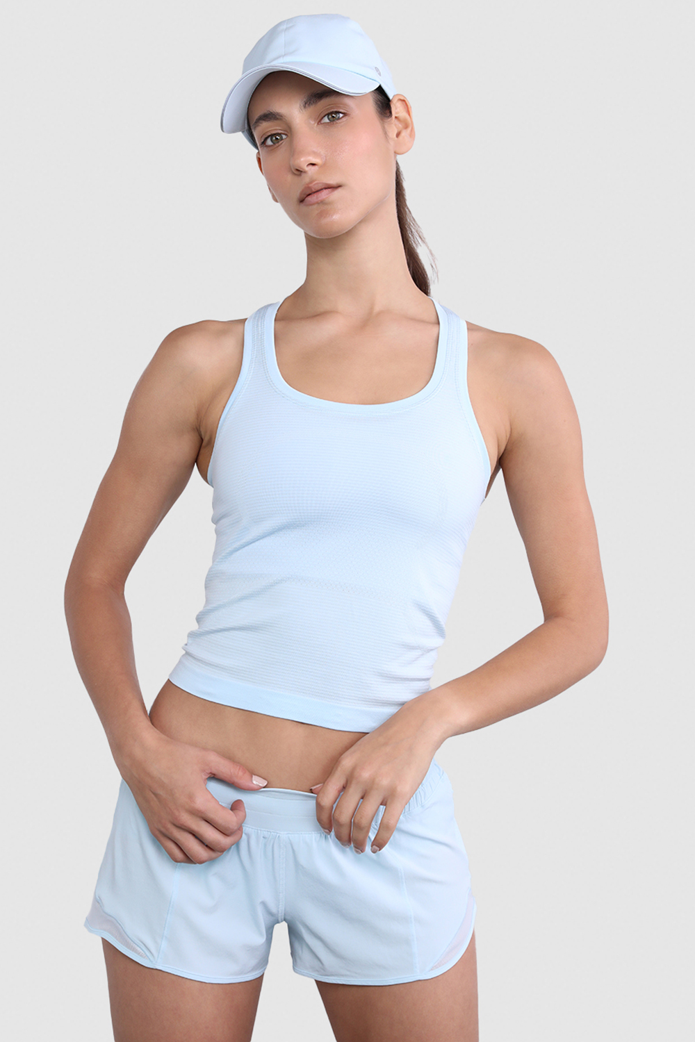 תמונת דוגמן קידמית של Swiftly Tech Racerback Tank Top 2.0