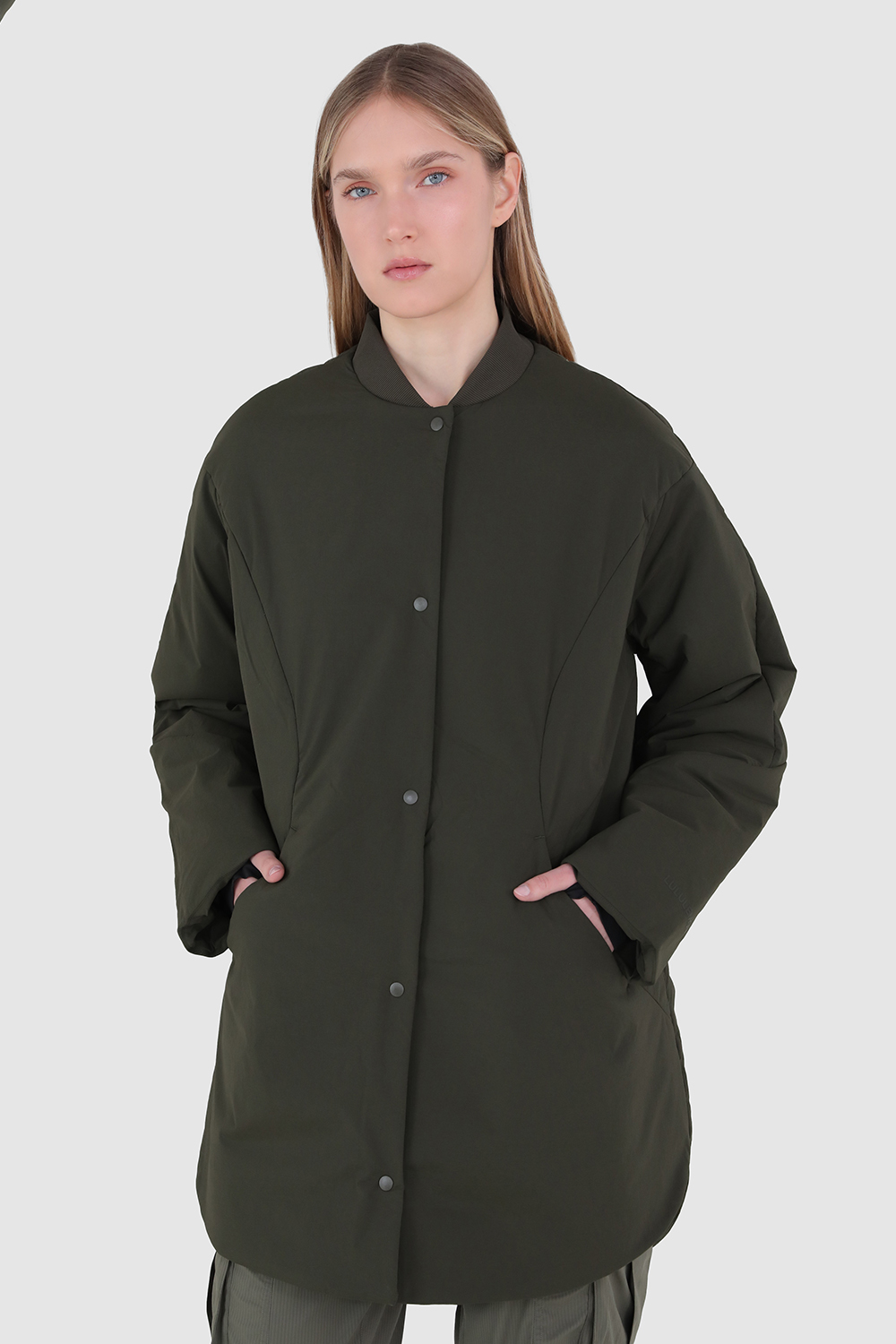 תמונת דוגמן קידמית של Water-Resistant Insulated Shirt Jacket LULULEMON