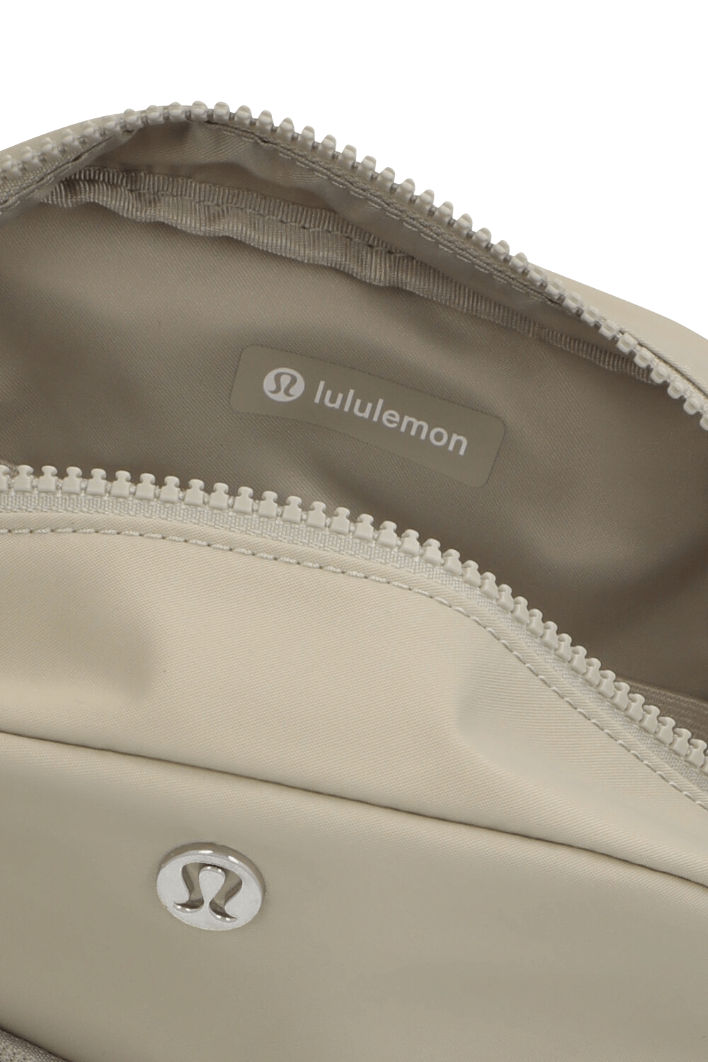 תמונת פנים של City Essentials Pouch LULULEMON
