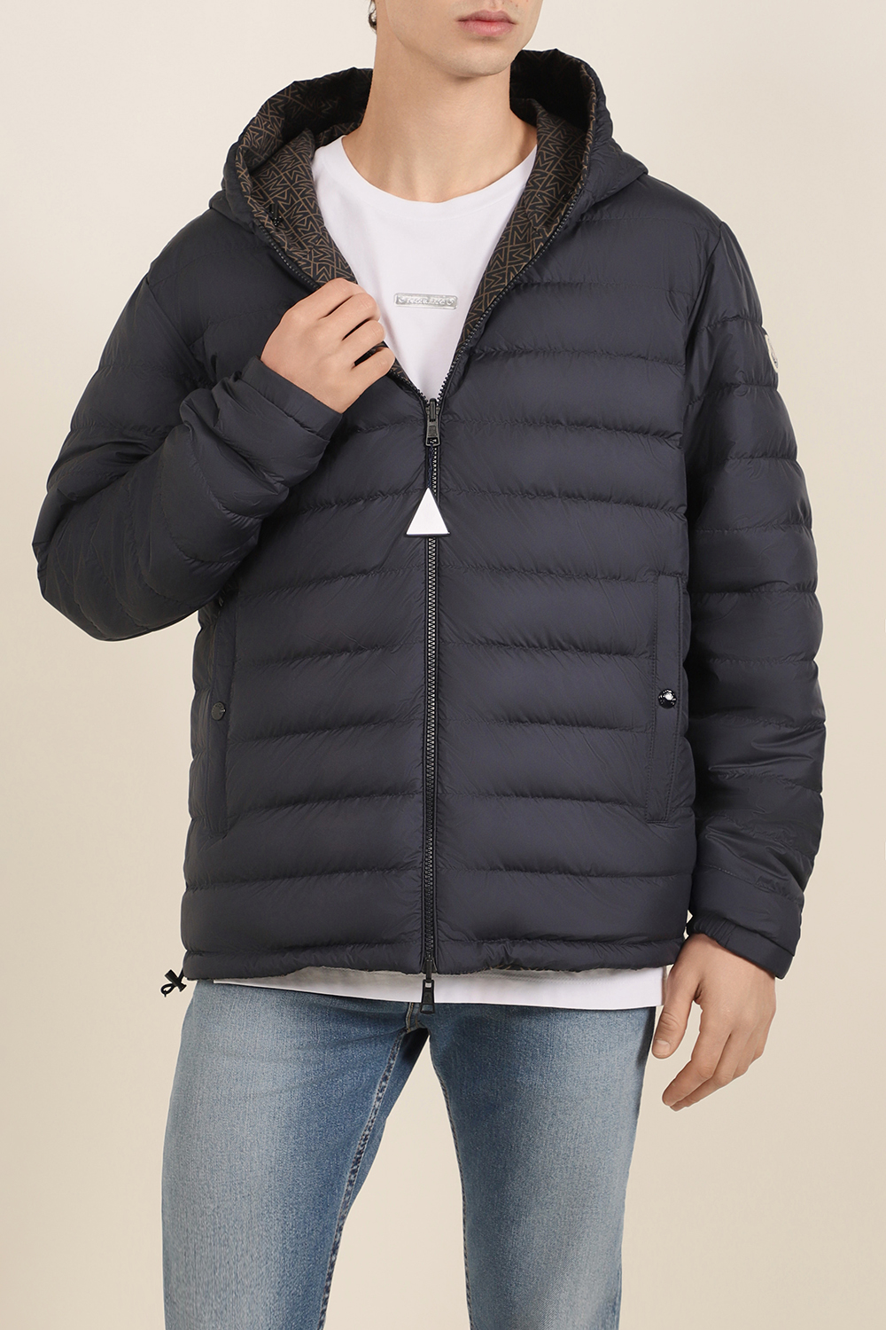 תמונת דוגמן אחורית של מעיל רוח דו צדדי MONCLER